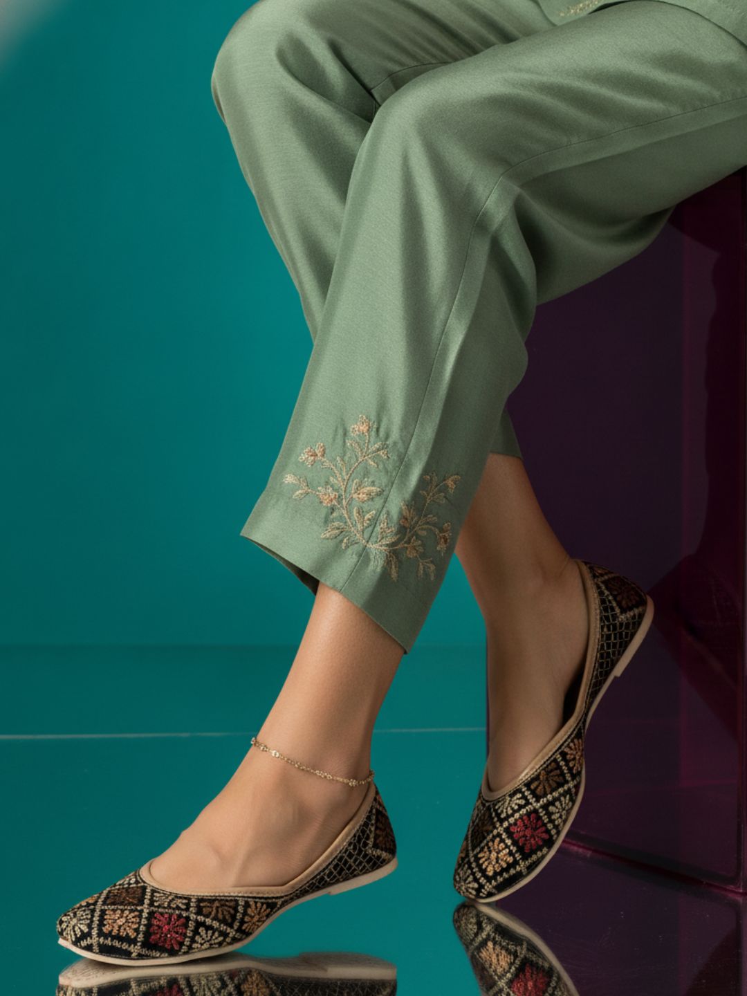 Women's Black Indian Ethnic Punjabi Jutti Mojari Footwear