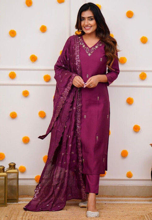 Women's Rani Viscos Embroidered Kurta Set