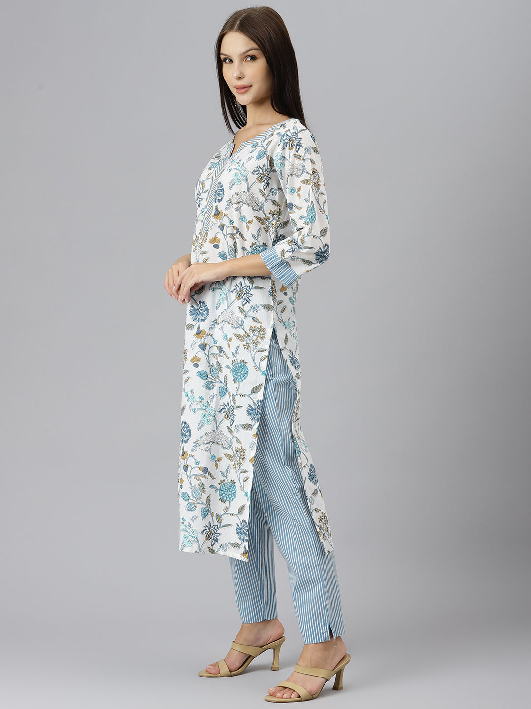 Women's White Floral Printed Pure Cotton Kurta with Trousers - Taantav