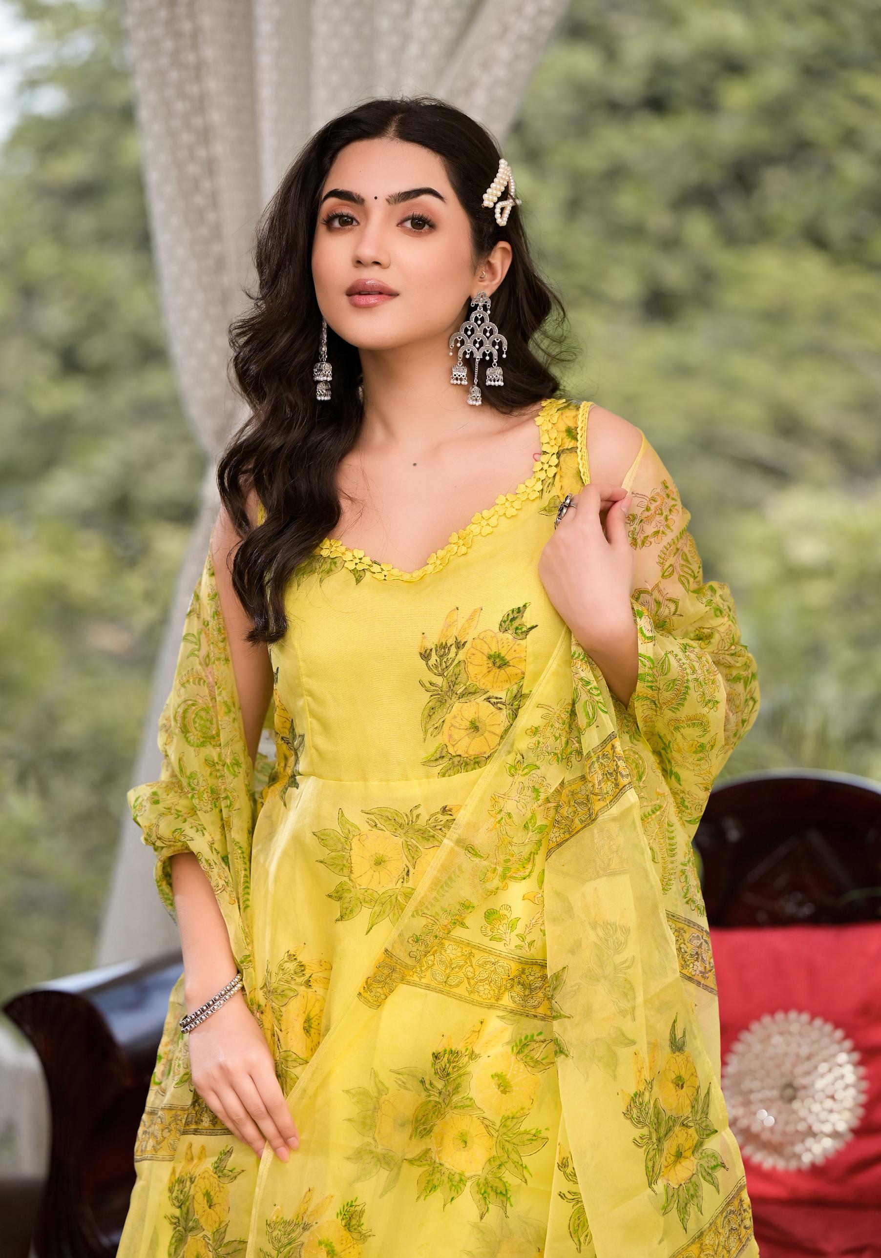 Women's Light Yellow Hand Painted Floral Organza Anarkali Kurta Pant Set with Dupatta - Taantav