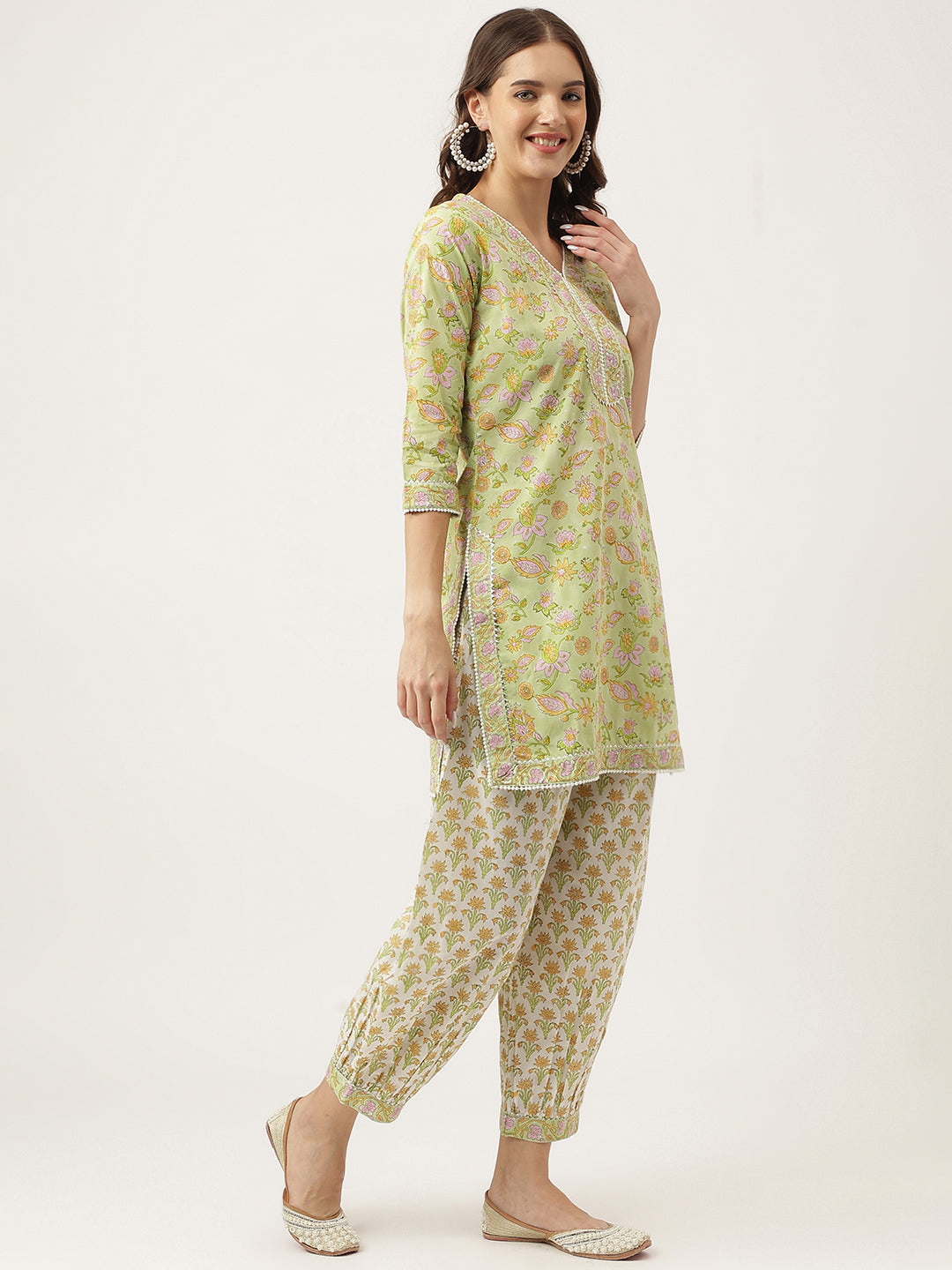 Women's Green Floral Printed Cotton Straight Kurta, trousers with Dupatta Set - Taantav