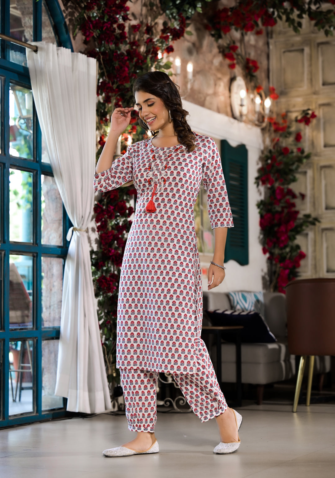 Women's White & Red Floral Printed Cotton Kurta with Trouser - Taantav