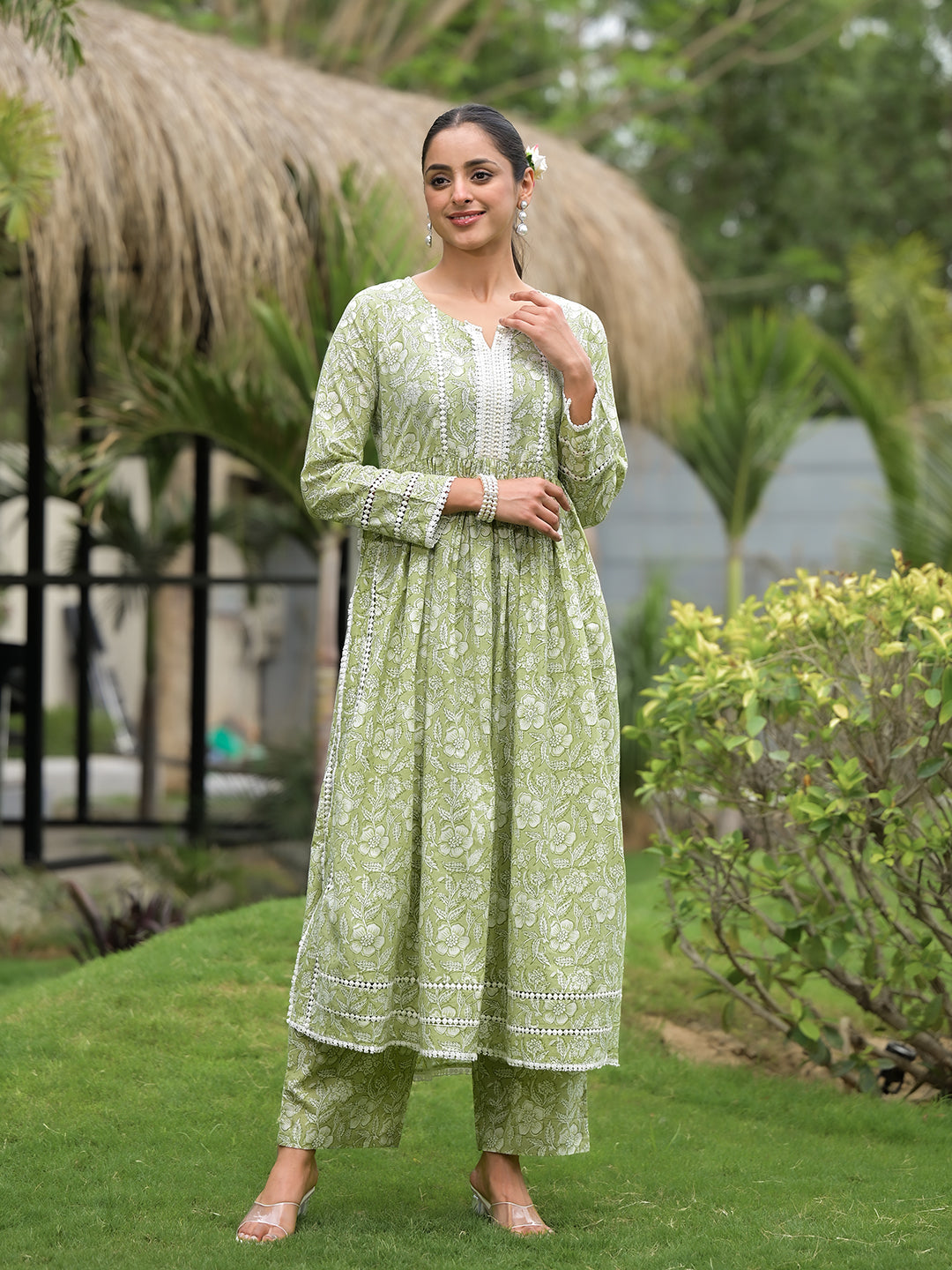 Women's Green Floral Print Cotton Nyra Cut Kurta Pant Set - Taantav