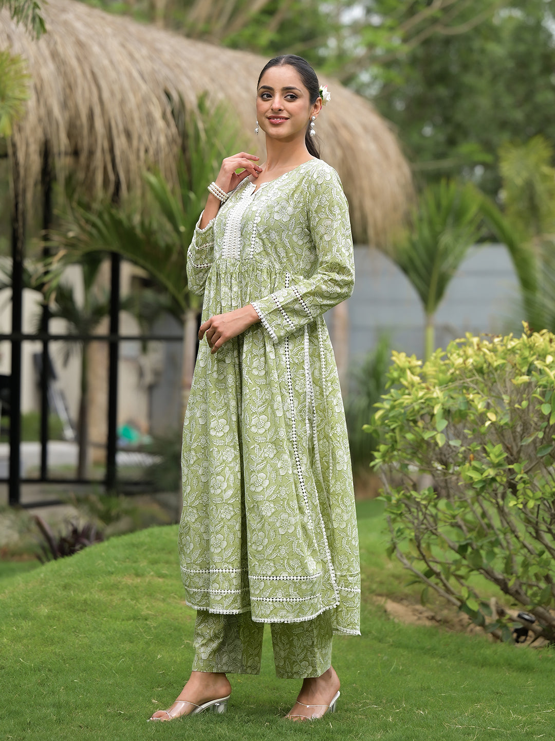 Women's Green Floral Print Cotton Nyra Cut Kurta Pant Set - Taantav