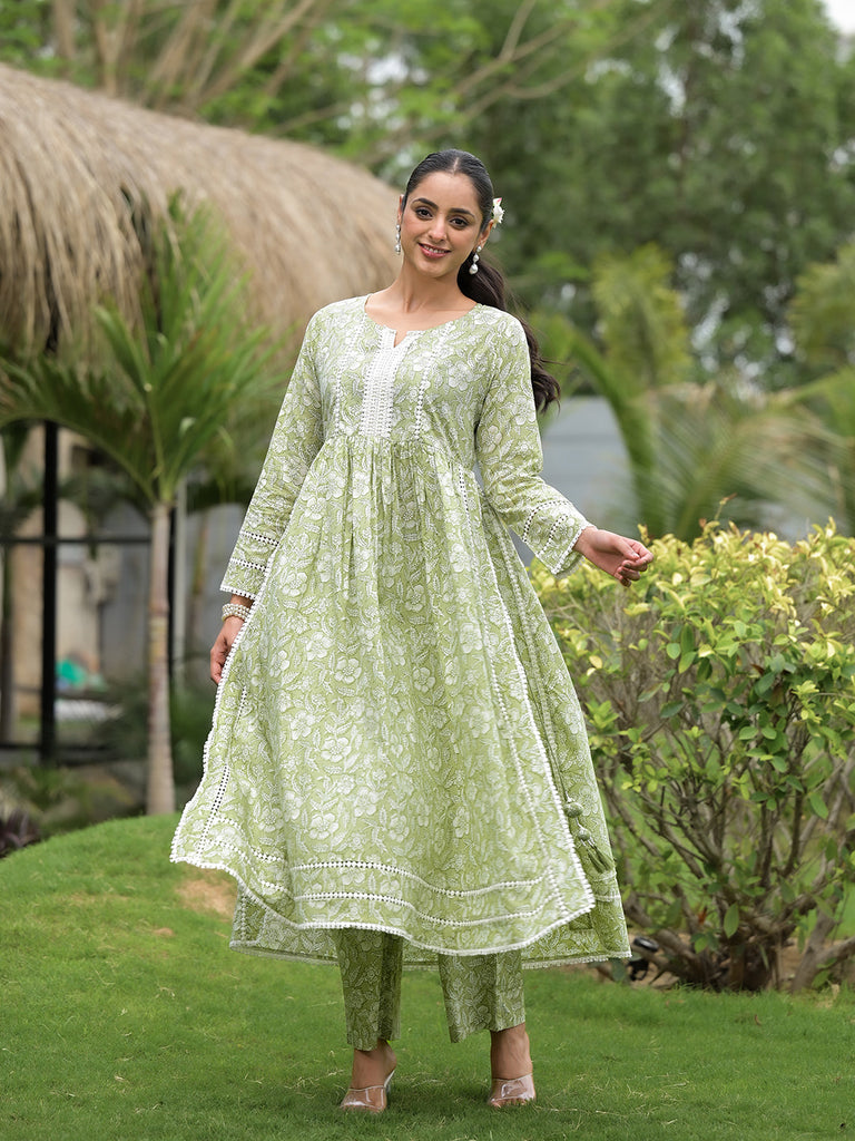 Women's Green Floral Print Cotton Nyra Cut Kurta Pant Set