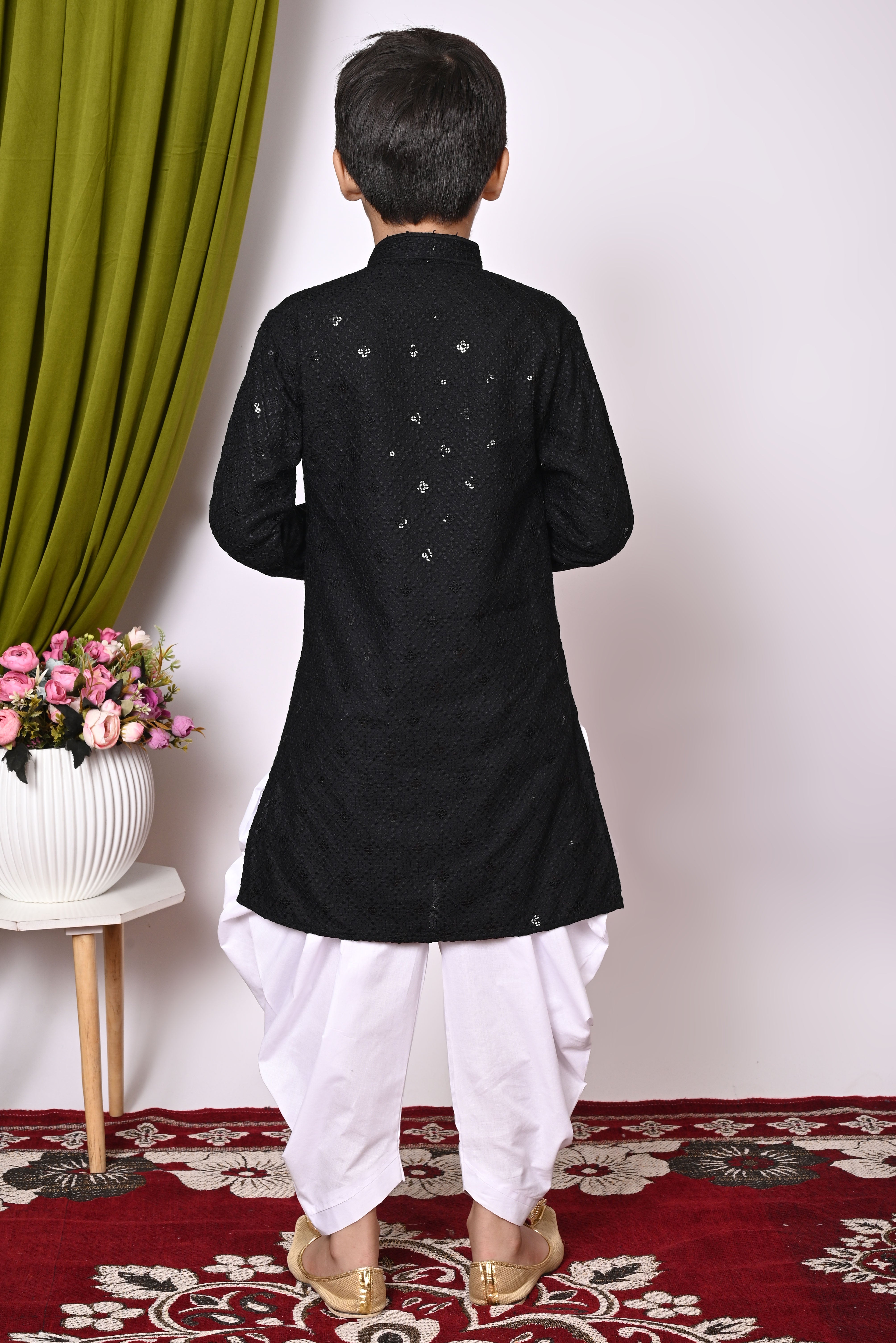 Color_BLACK