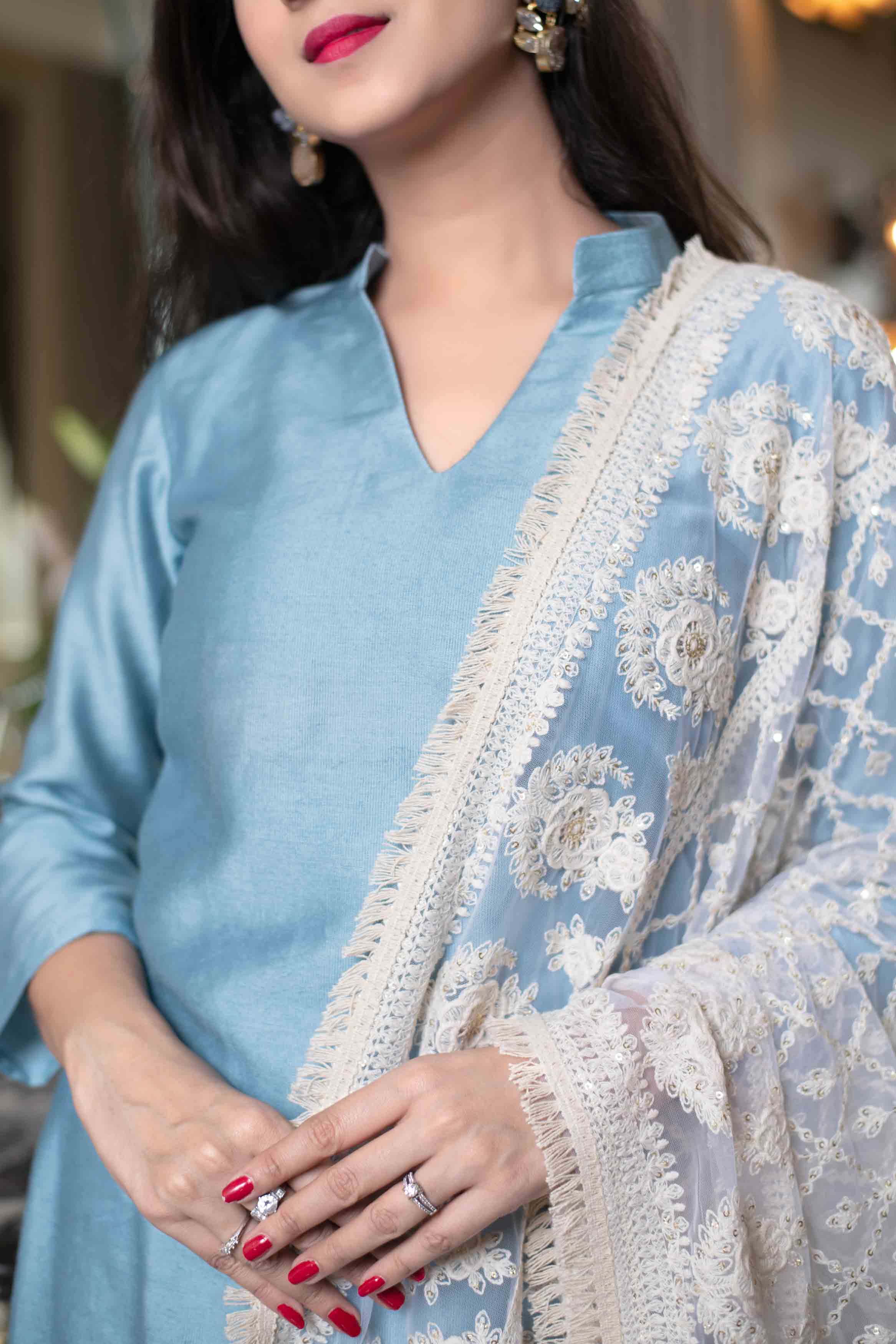 Women's White Thread Work Dupatta With Kurta Set - Label Shaurya Sanadhya USA