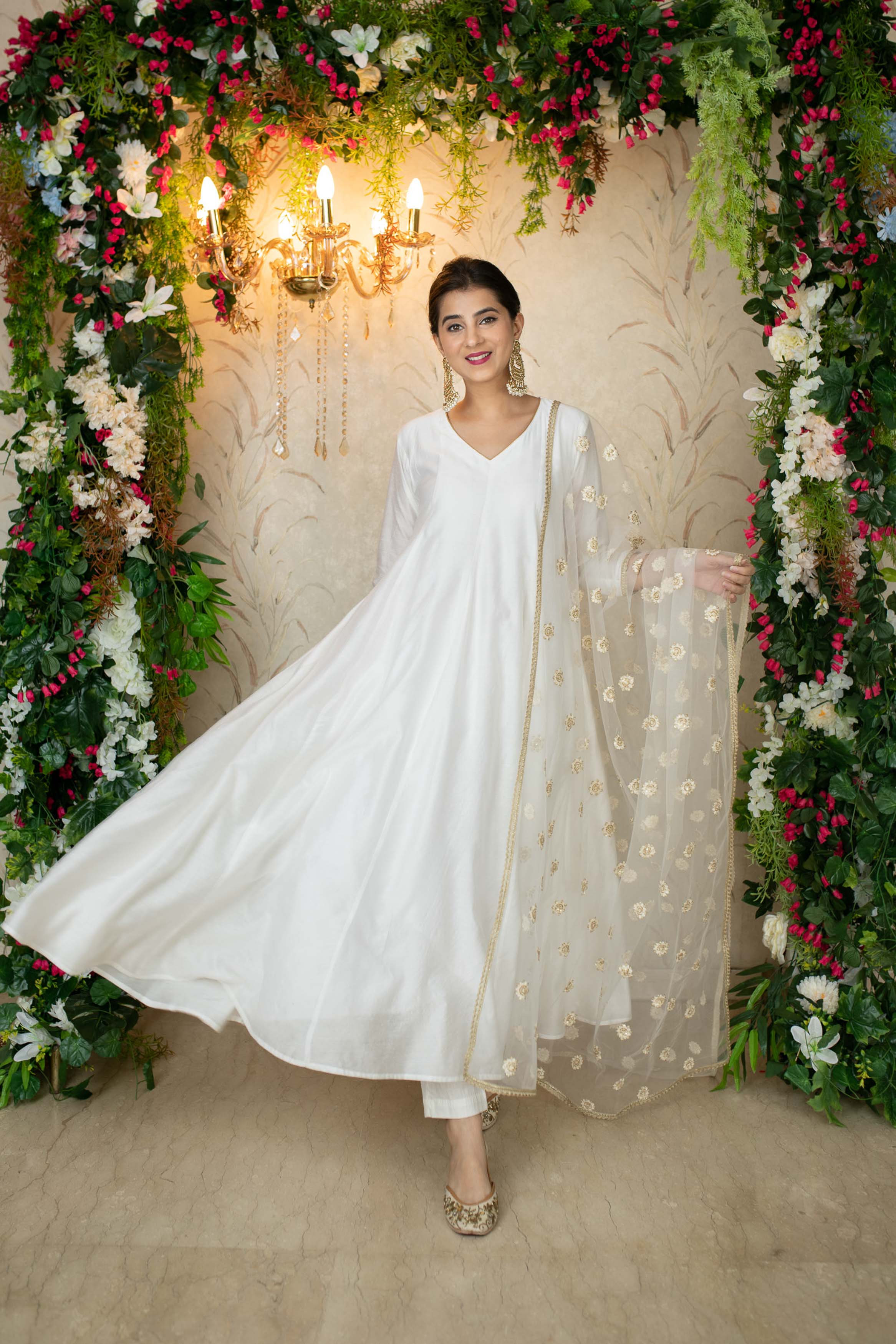 Women's White Chanderi Anarkali With Thread Work Dupatta