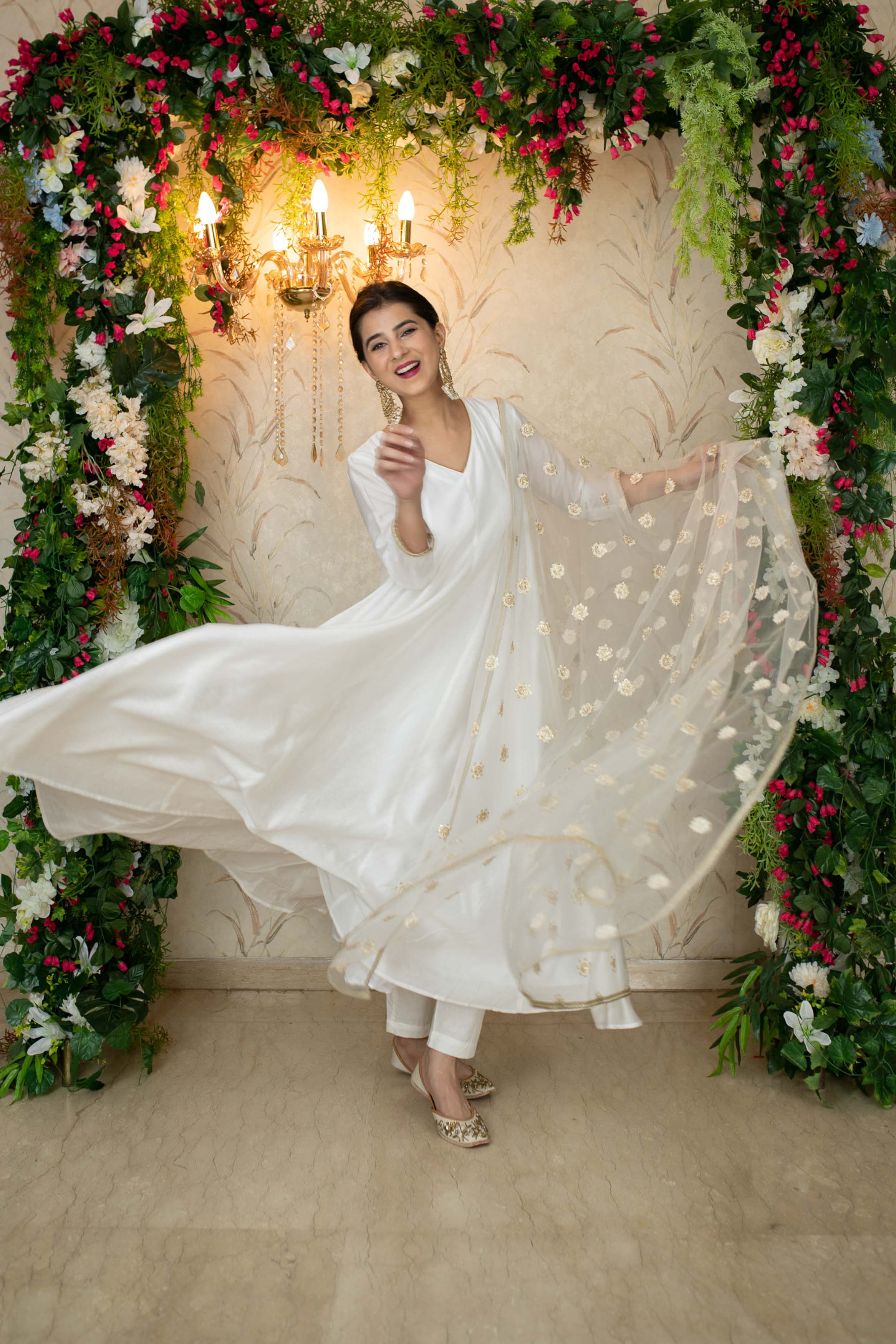 Women's White Chanderi Anarkali With Thread Work Dupatta