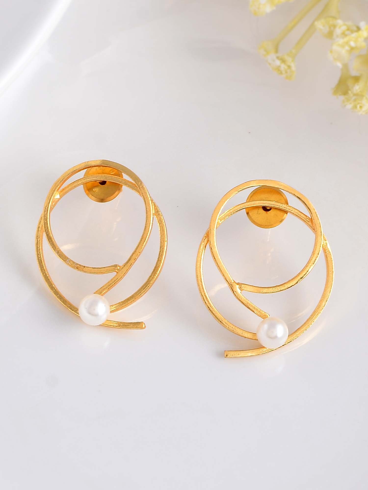 Women's Sophisticated Pearl Earrings