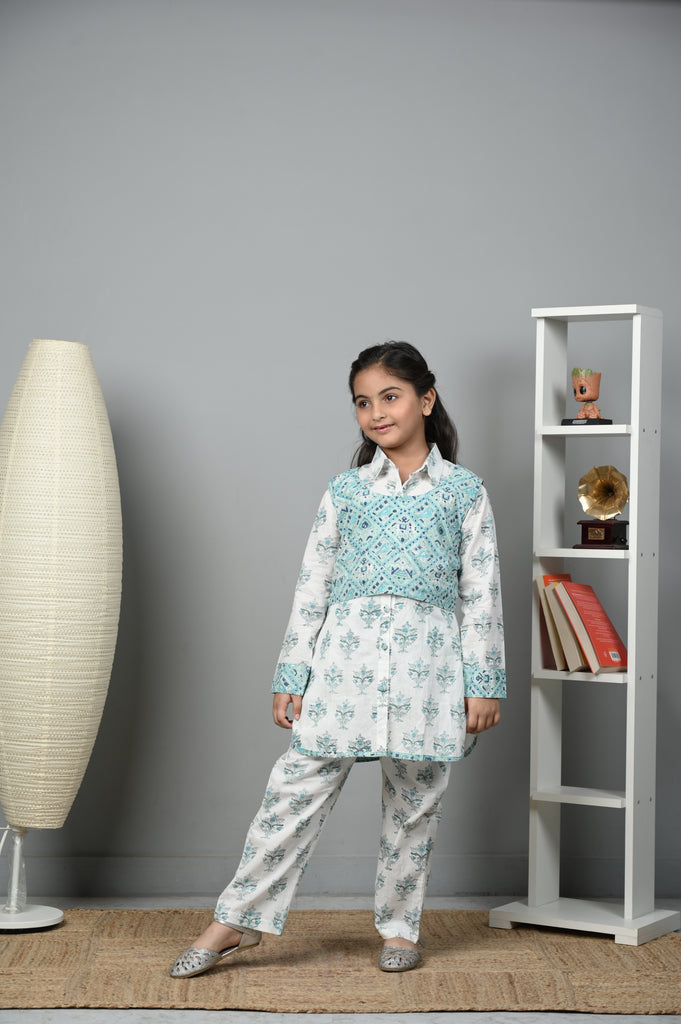 Girl's Floral Blooms Cotton Ensemble With Stylish Short Jacket