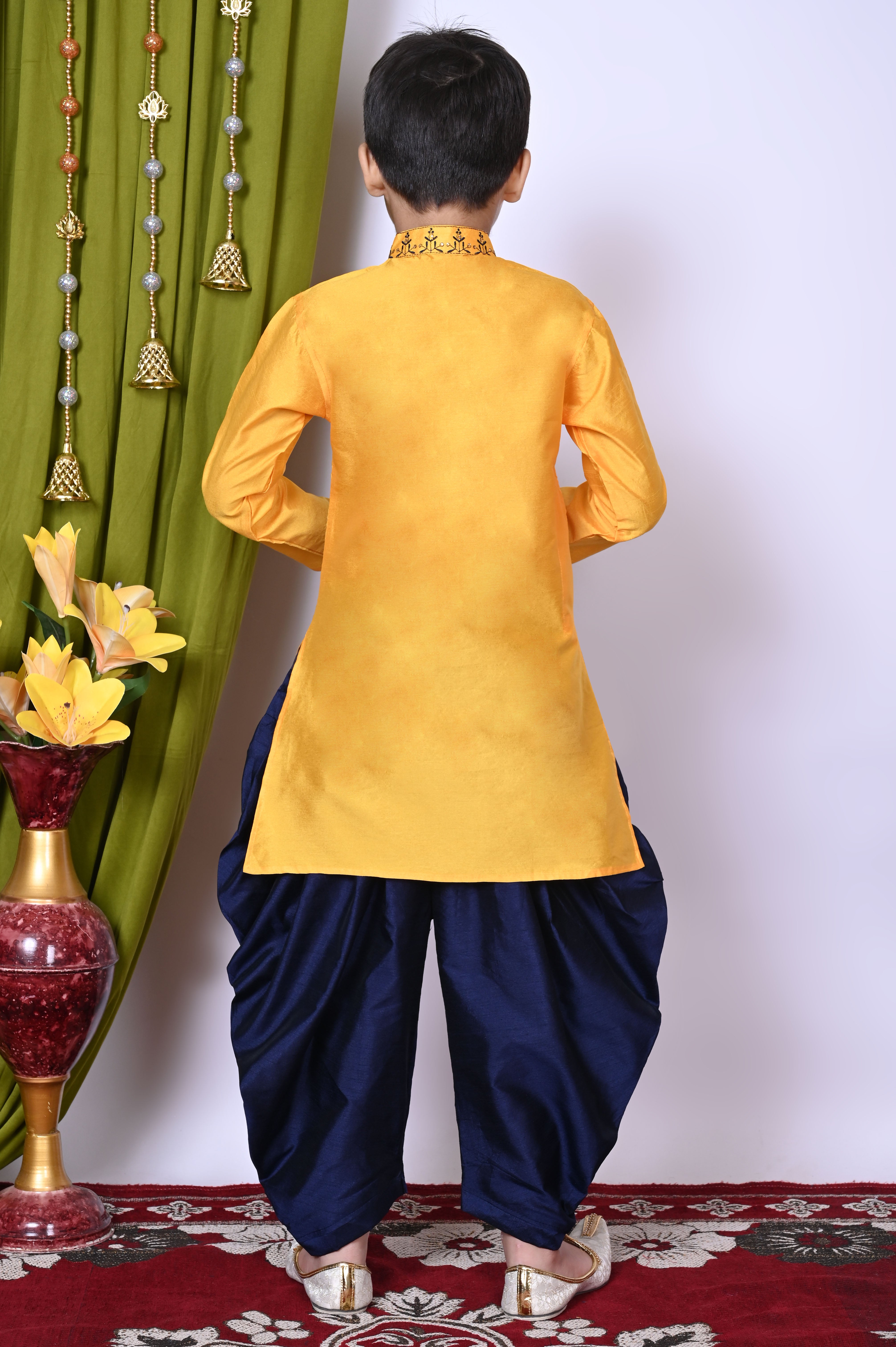 Color_YELLOW