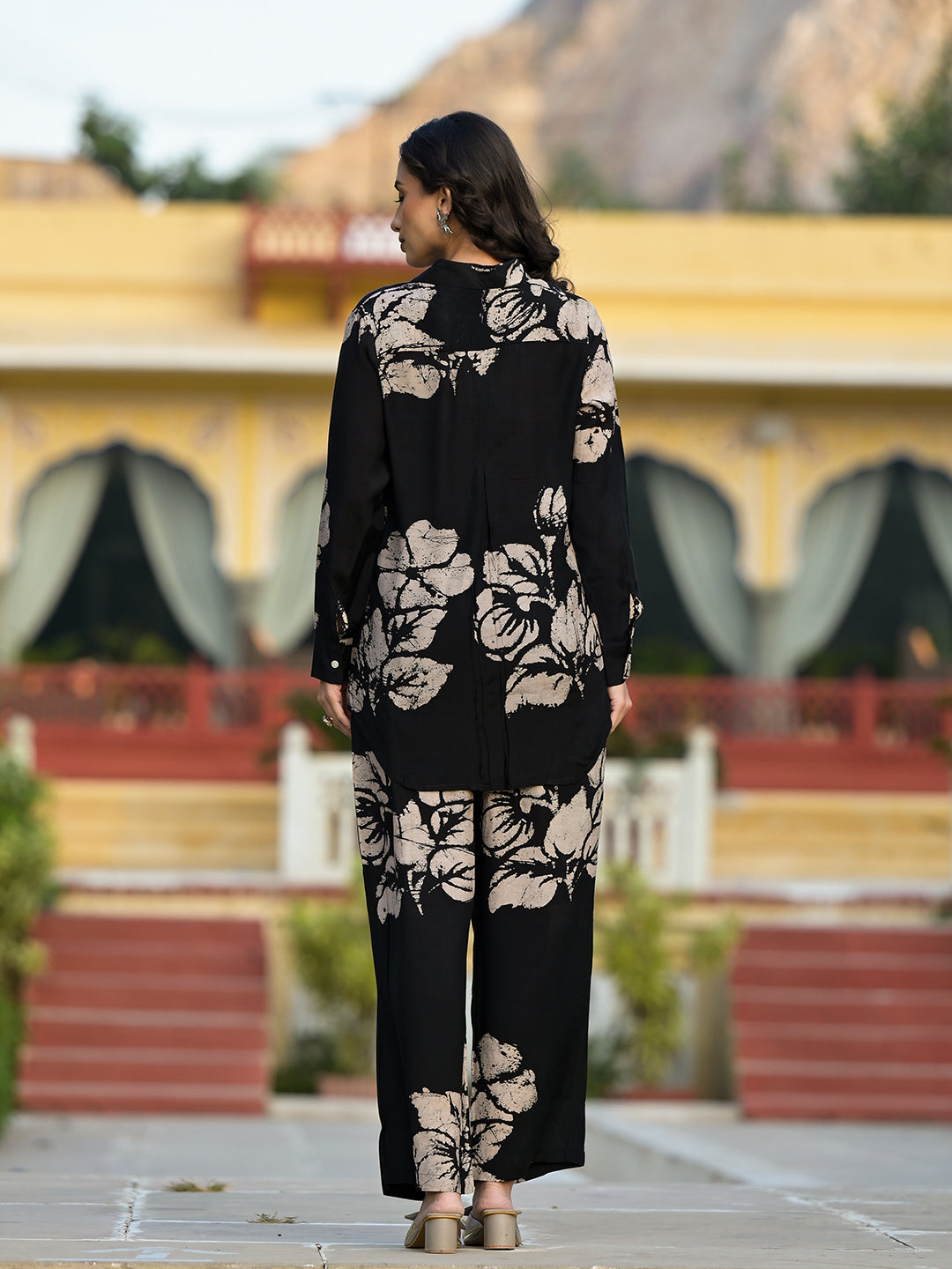 Women's Black Hand Painted Muslin Co-ord Set - Taantav