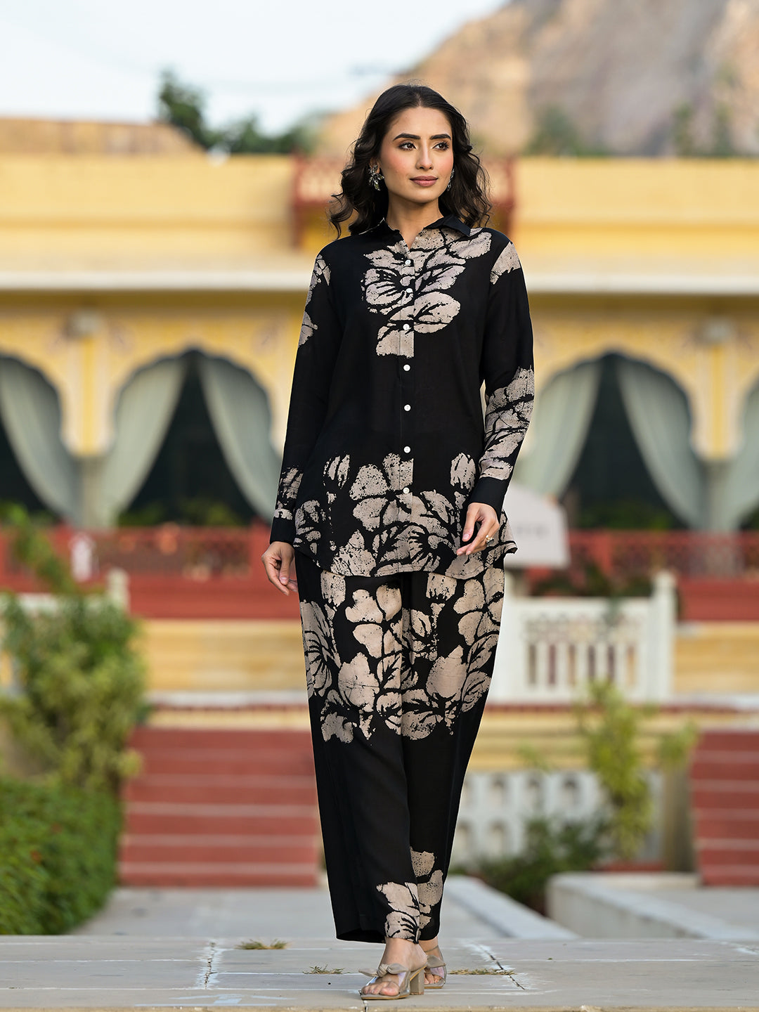 Women's Black Hand Painted Muslin Co-ord Set - Taantav