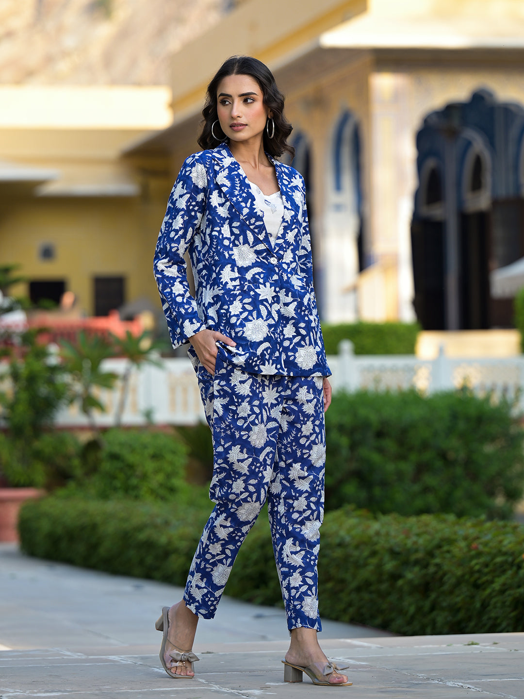 Women's Blue & White Floral hand block Printed Co-ord Set - Taantav