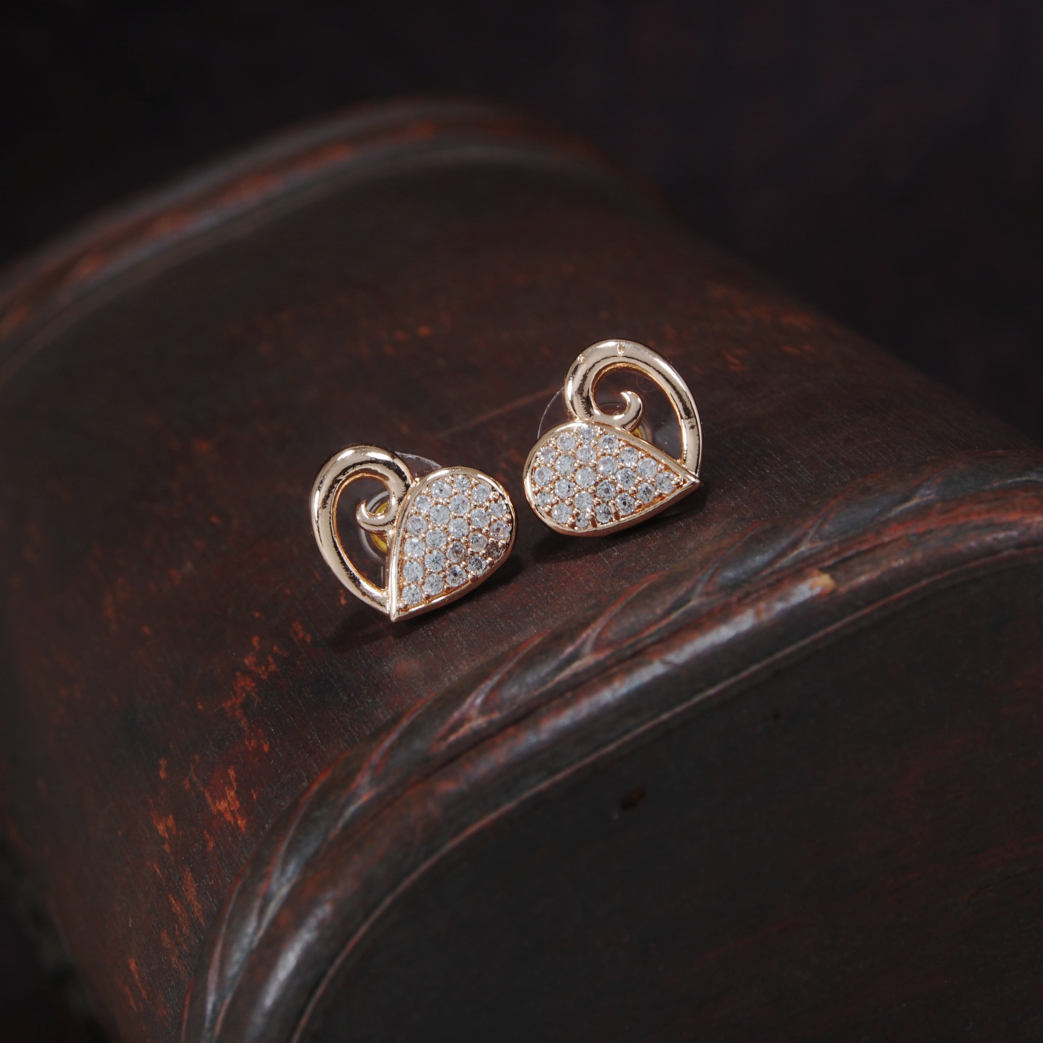 Women's Glittering Crystal AD Stone Heart Shaped Stud Earrings