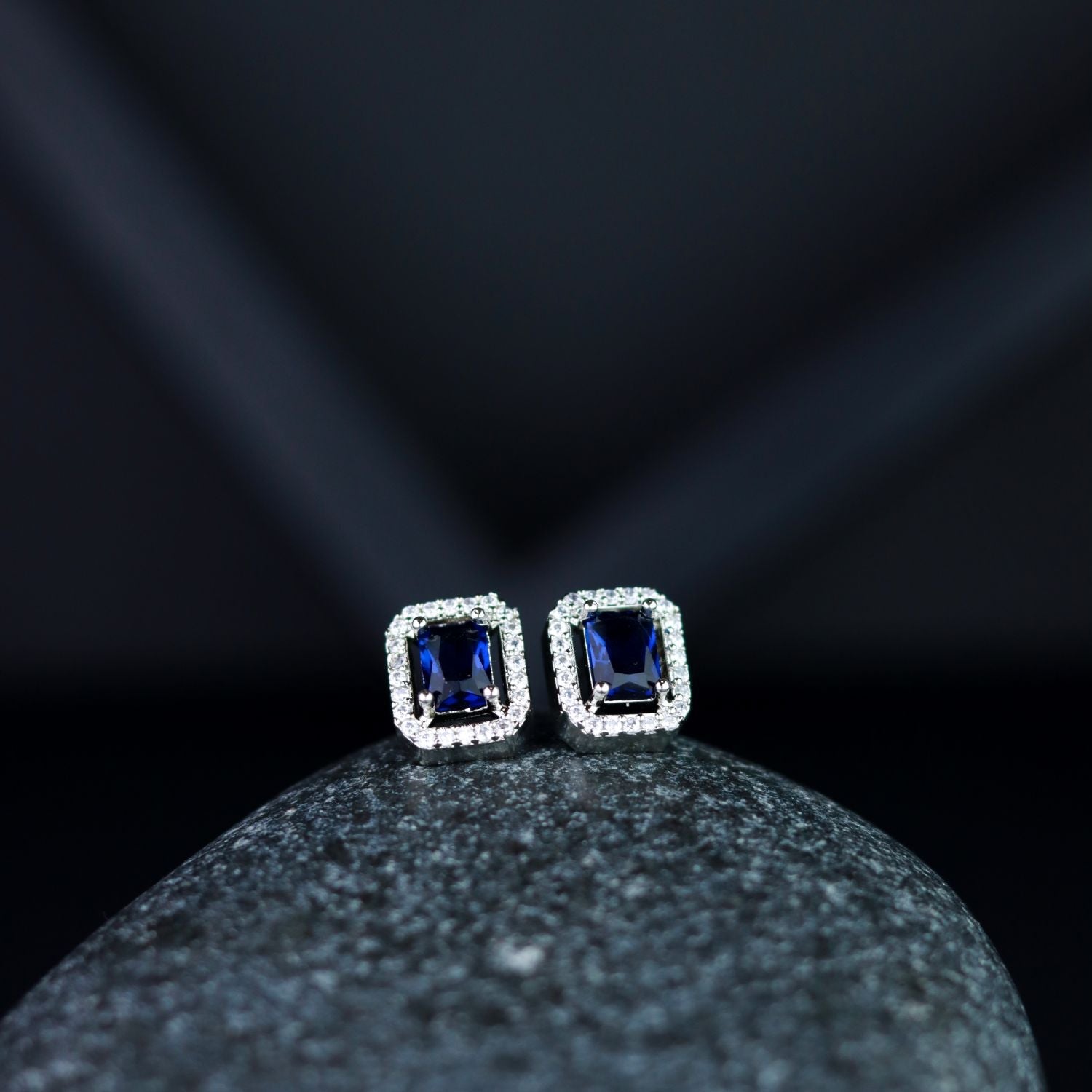 Women's Valentine'S Special 18K Silver Plated Blue Cz & American Diamond Beautiful Studs Earrings (E3066Zbl)