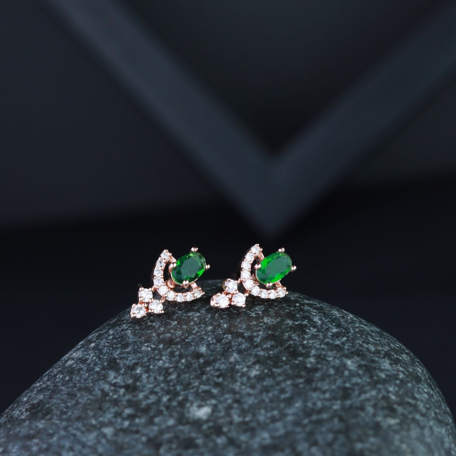 Women's Valentine'S Special 18K Rose Gold Plated Green Cz & American Diamond Beautiful Studs Earrings (E3068G)