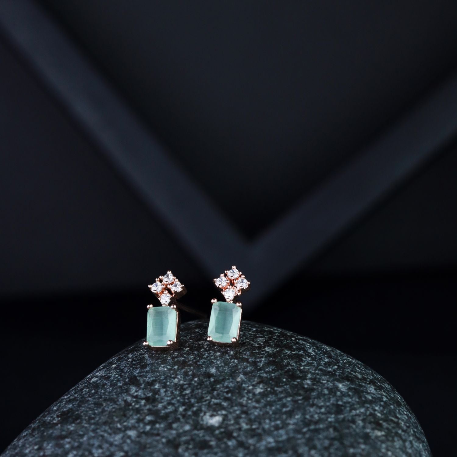 Women's Valentine'S Special 18K Rose Gold Plated Mint Cz & American Diamond Beautiful Studs Earrings (E3069Min)
