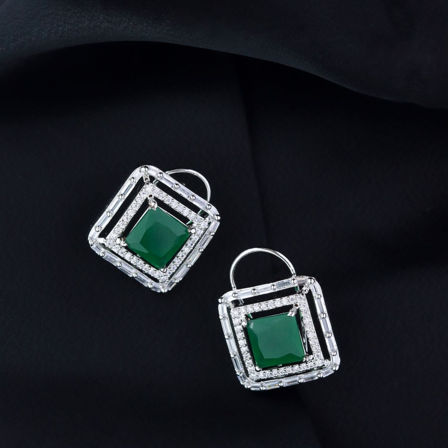 Women's Silver Plated Glittering Crystal Ad Stone Studs Earrings (E3071Zg)