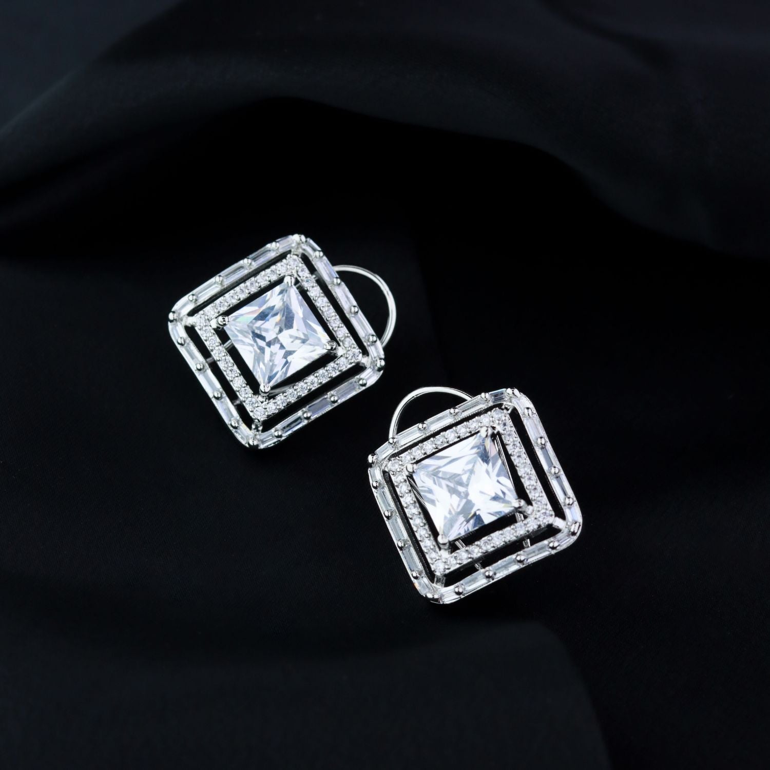 Women's Silver Plated Glittering Crystal Ad Stone Studs Earrings (E3071Zg)