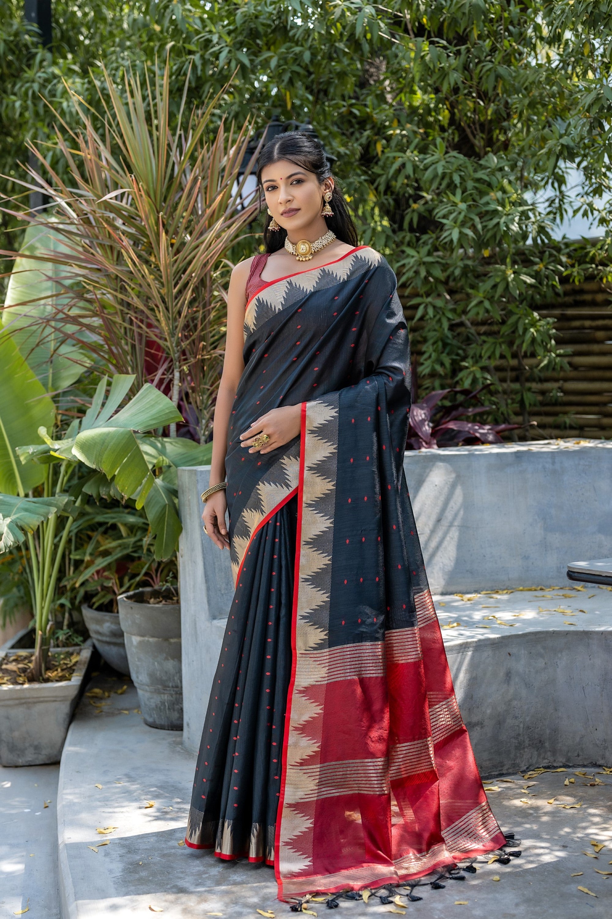 Women's Black Woven Raw Silk Saree With Tassele - Vishnu Weaves