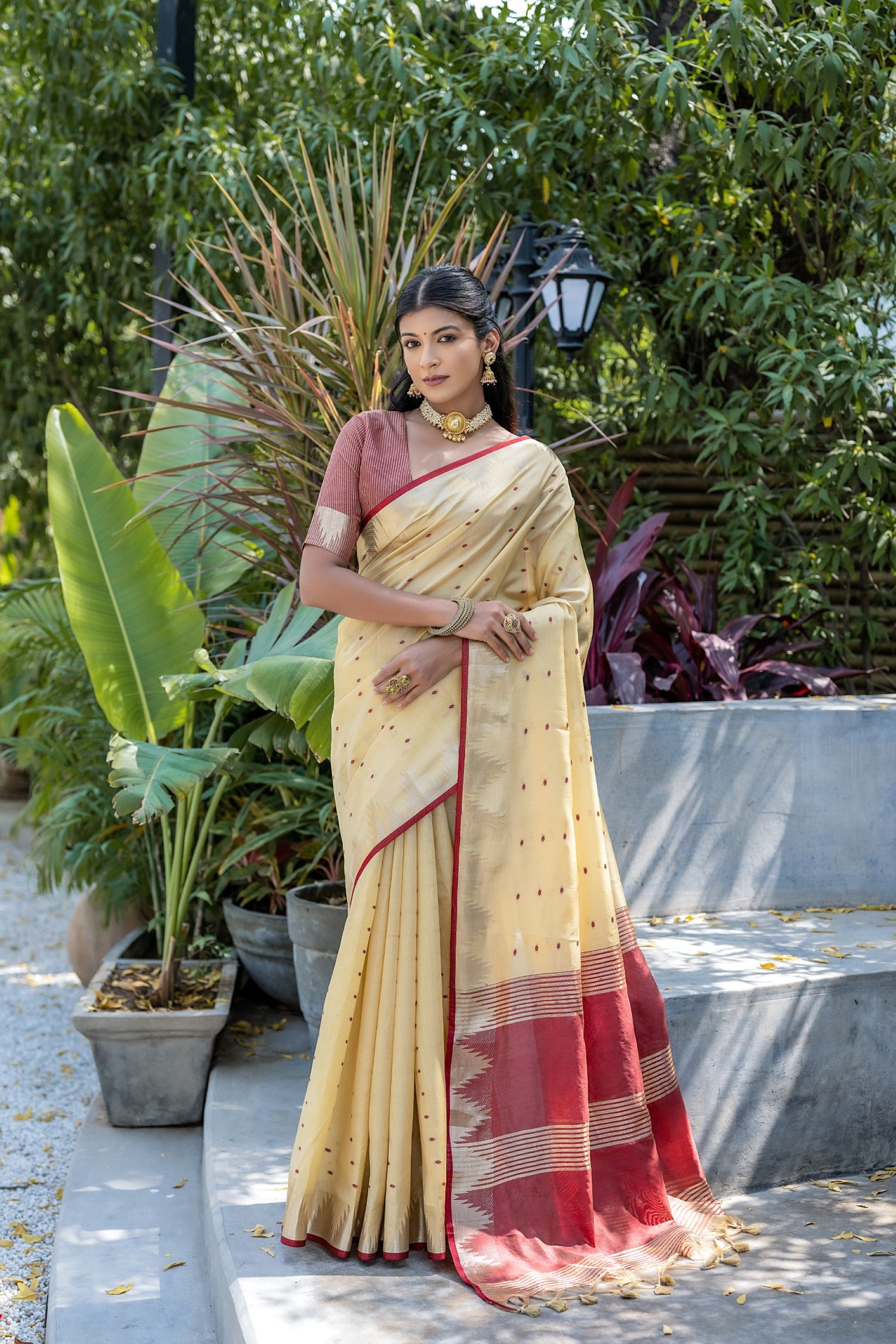 Women's Cream Woven Raw Silk Saree With Tassele - Vishnu Weaves