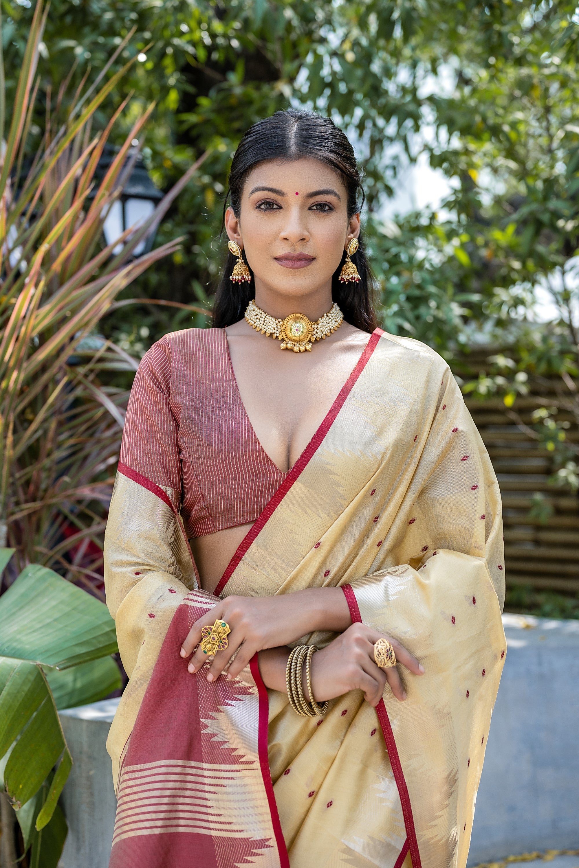 Women's Cream Woven Raw Silk Saree With Tassele - Vishnu Weaves