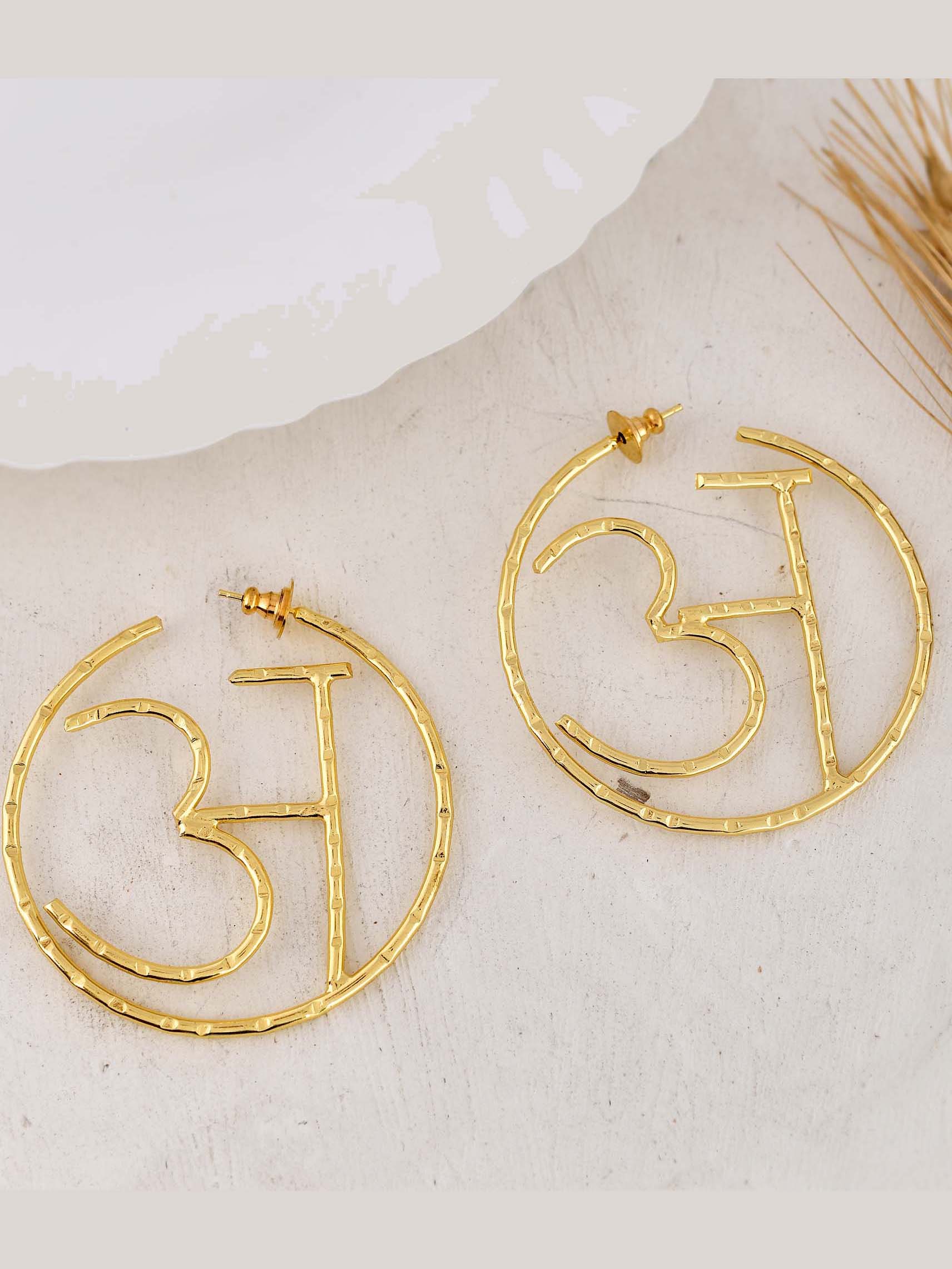 Women's Akshar Encircled Earring 178