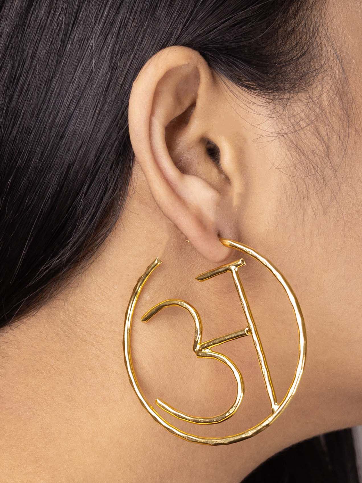 Women's Akshar Encircled Earring 178