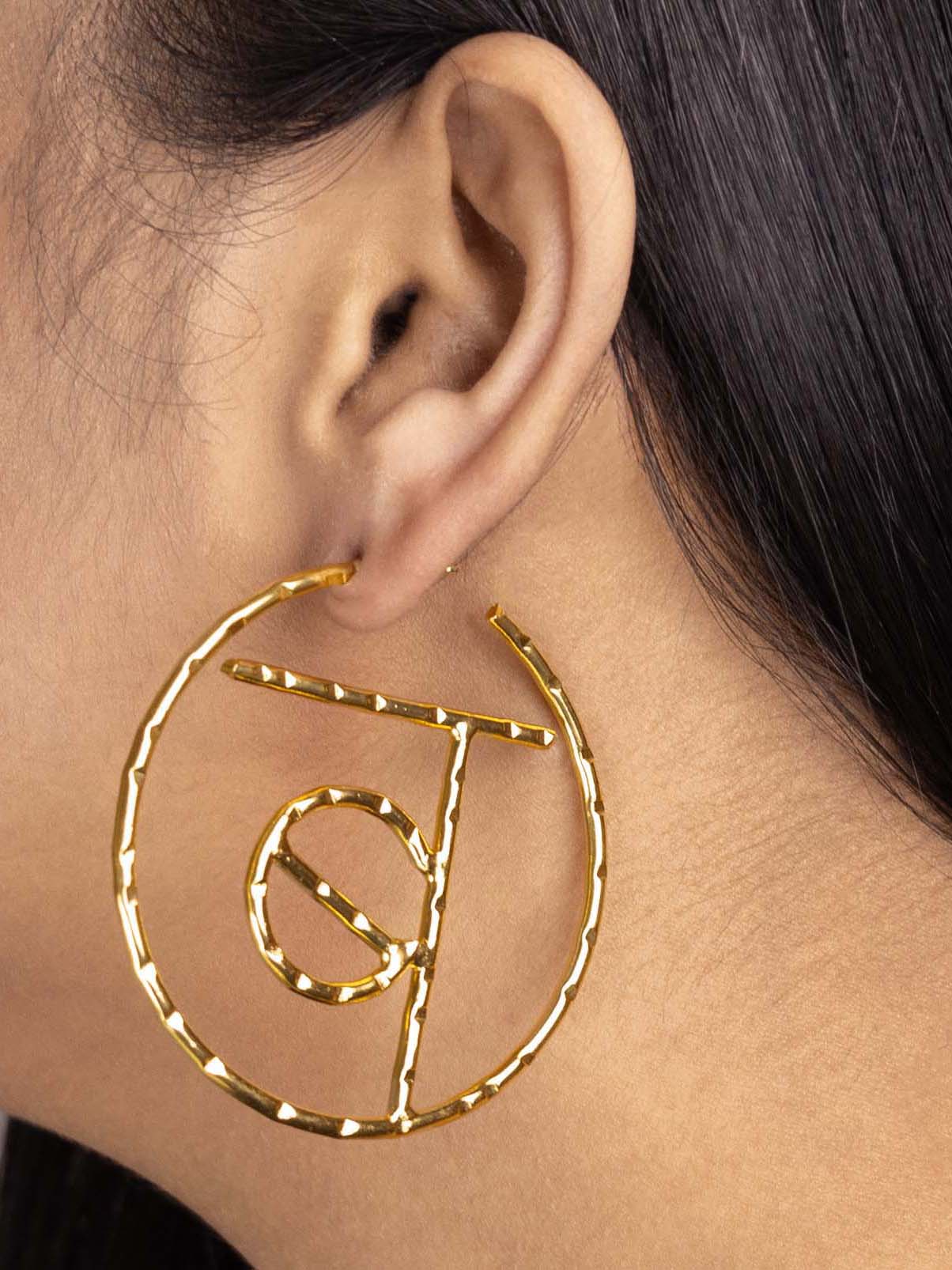 Women's Akshar Encircled Earring En8