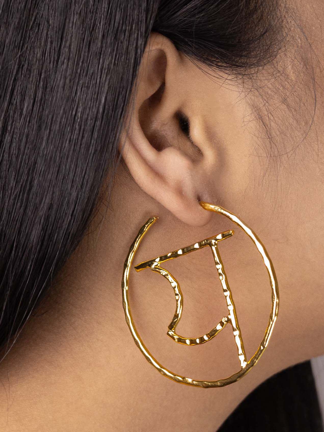 Women's Akshar Encircled Earring En12