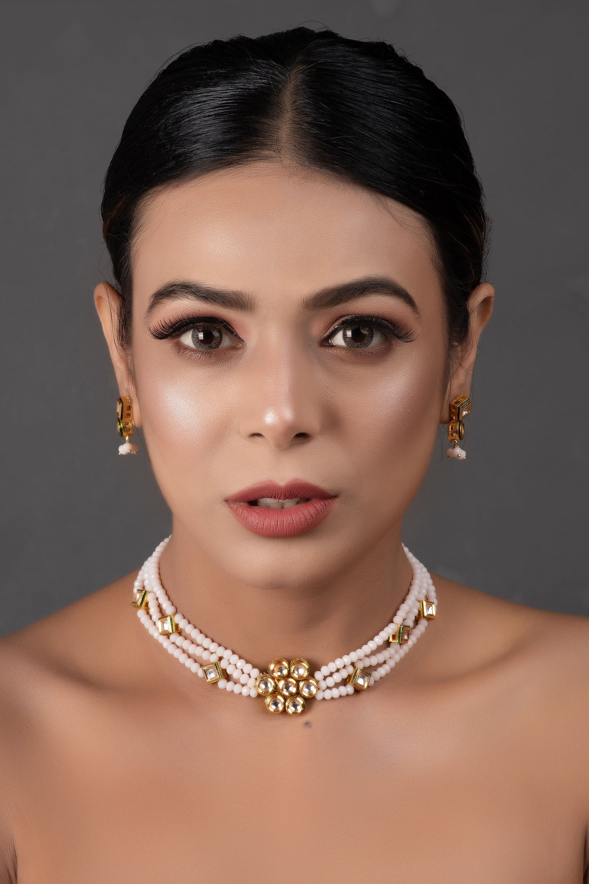 Women's White Gold Tone Kundan Onyx Choker Necklace With Earrings
 - Femizen