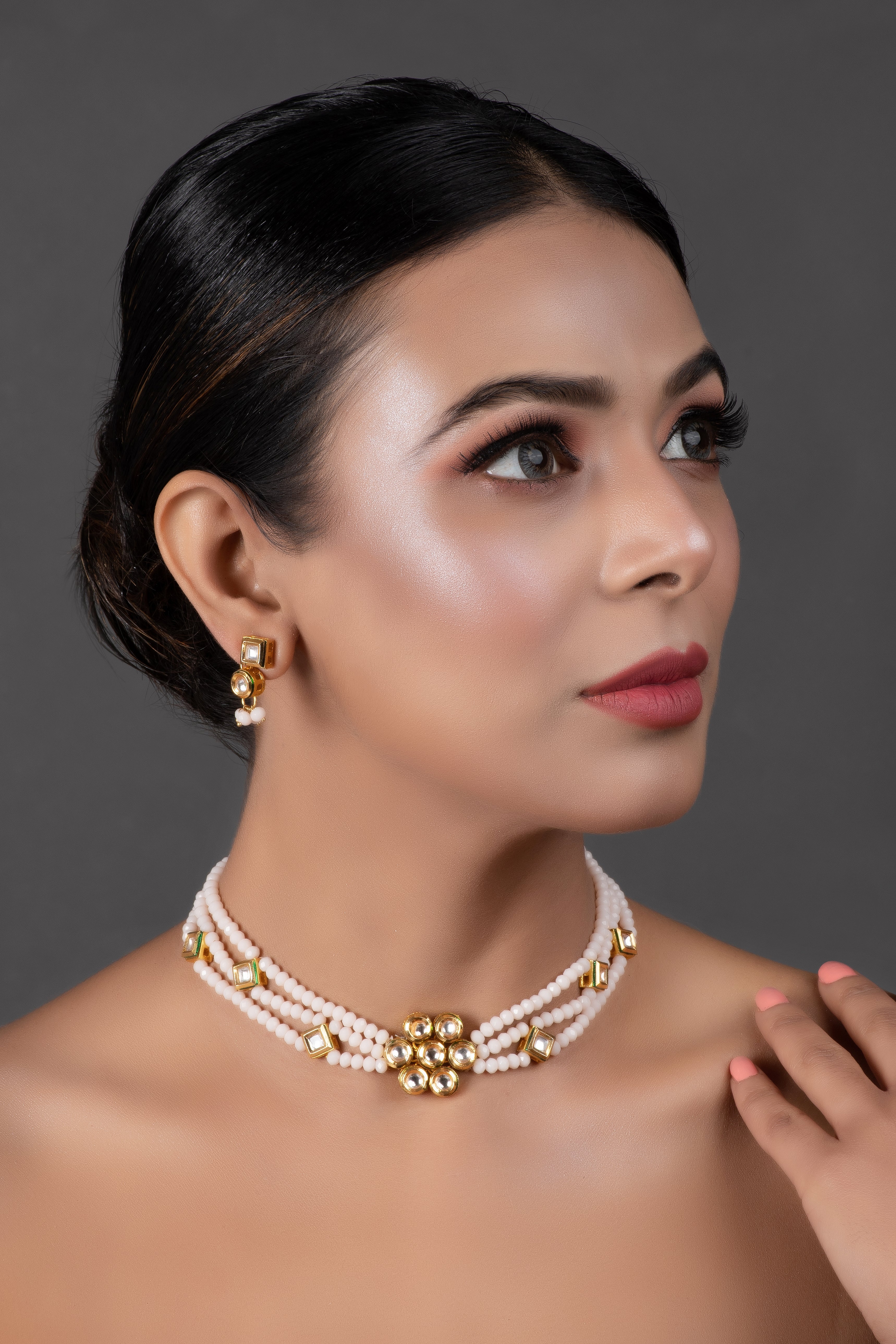 Women's White Gold Tone Kundan Onyx Choker Necklace With Earrings
 - Femizen