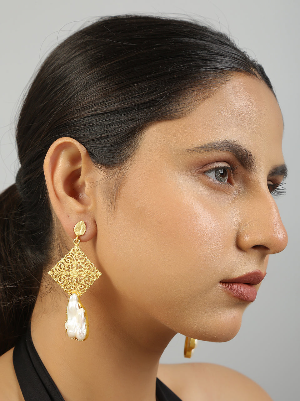 Women's Baroque Pearl Drop Earrings - Femizen