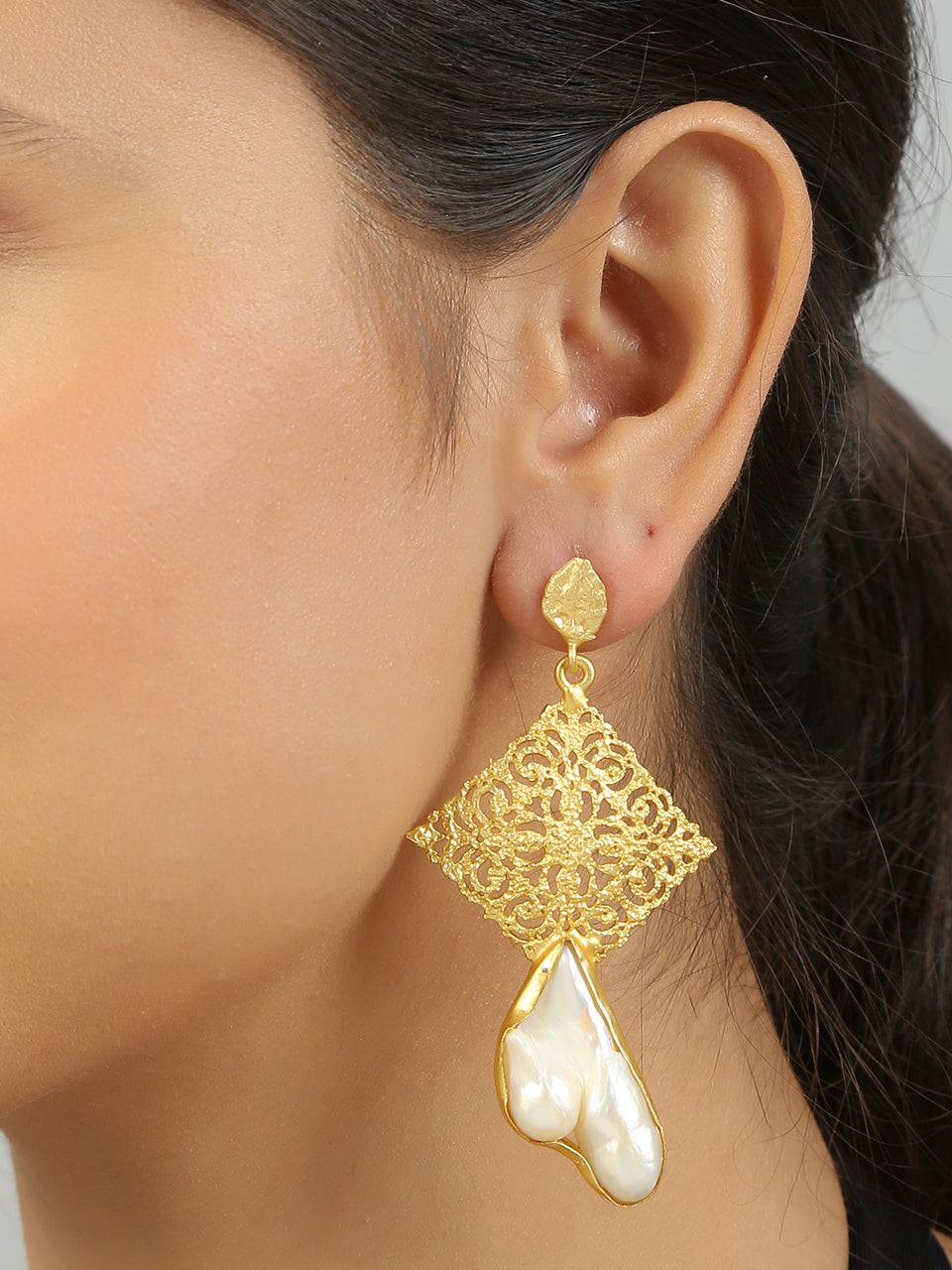 Women's Baroque Pearl Drop Earrings - Femizen