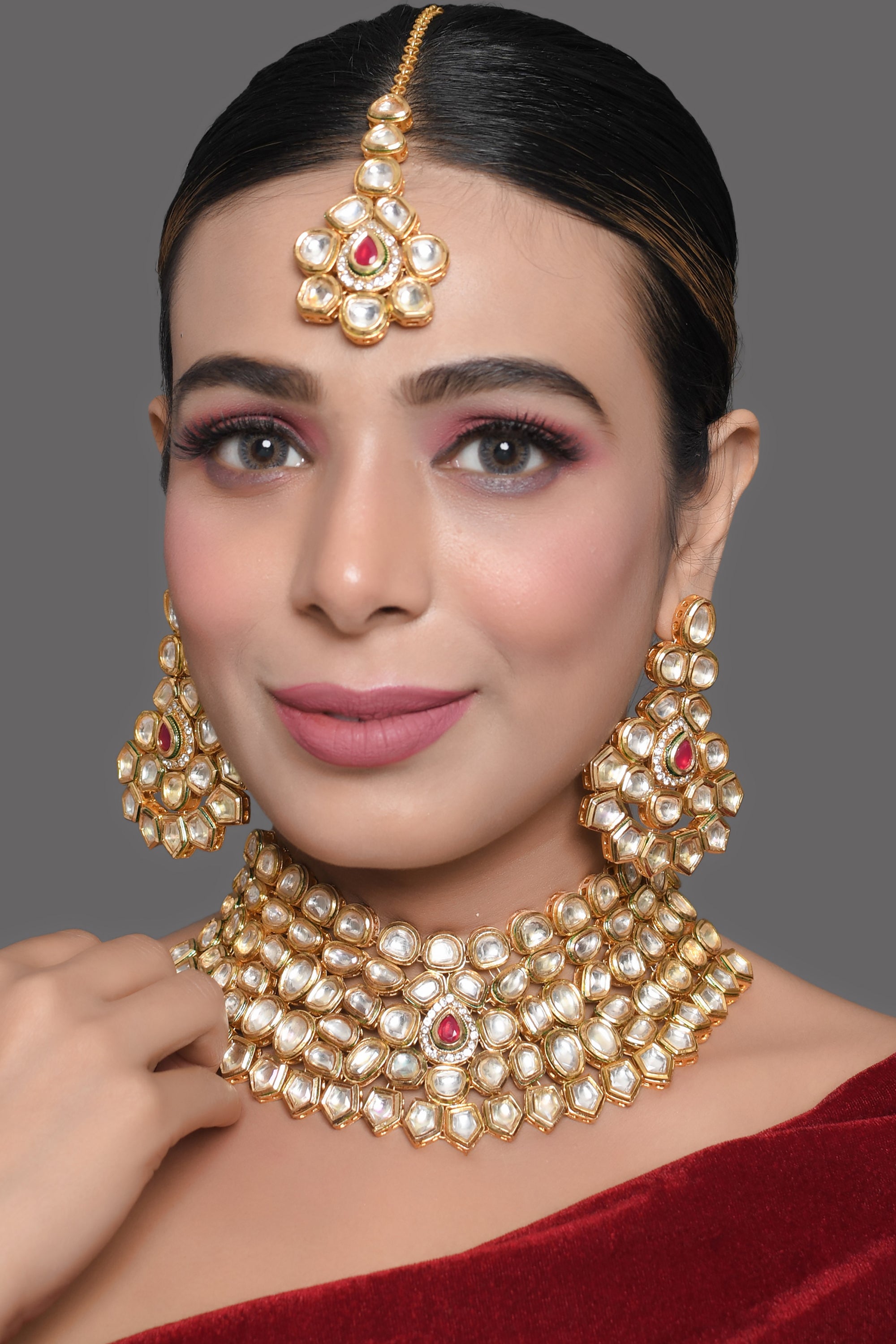 Women's Handcrafted maharani Kundan necklace with earrings & mang tika - Femizen