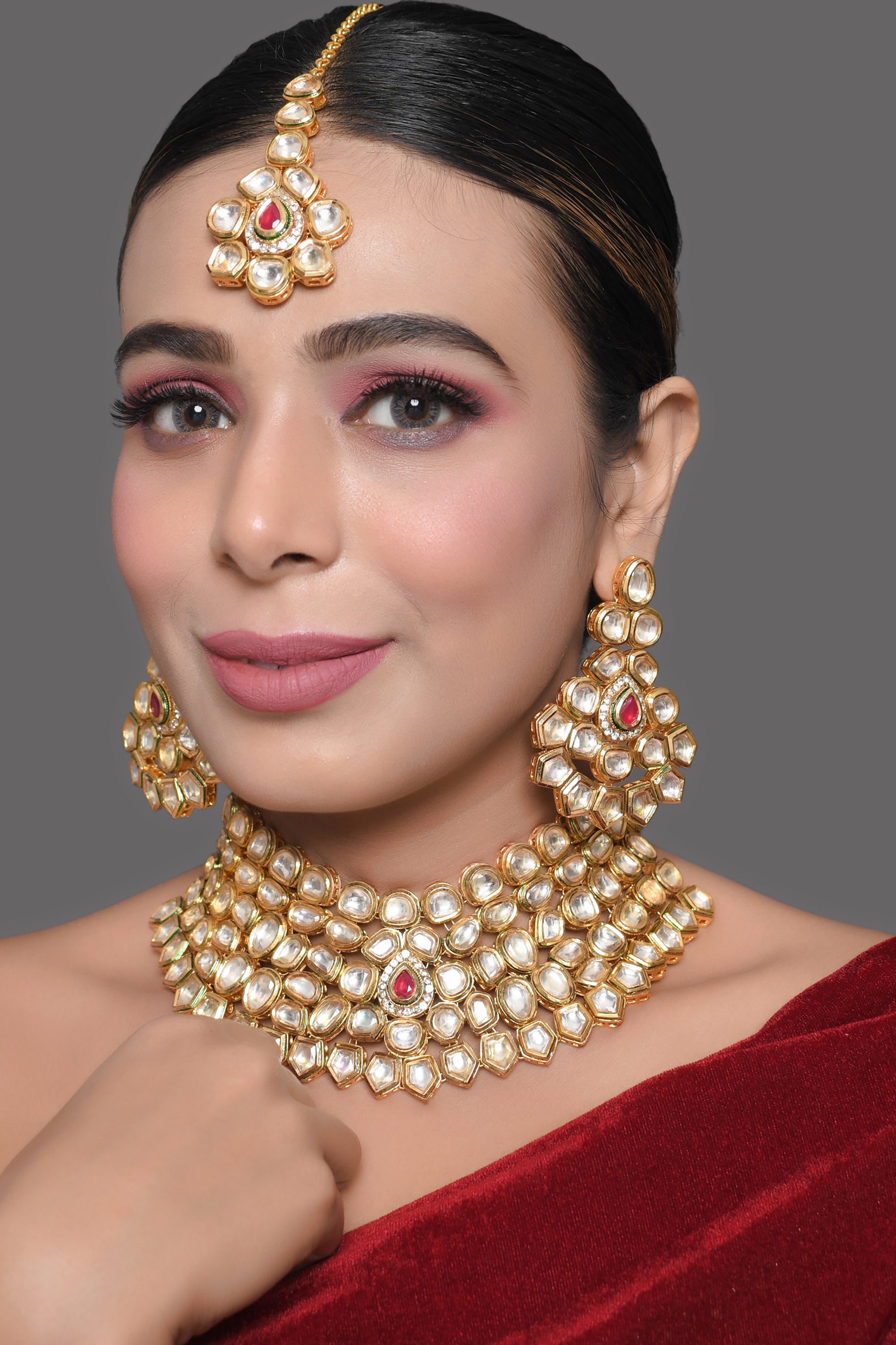 Women's Handcrafted maharani Kundan necklace with earrings & mang tika - Femizen