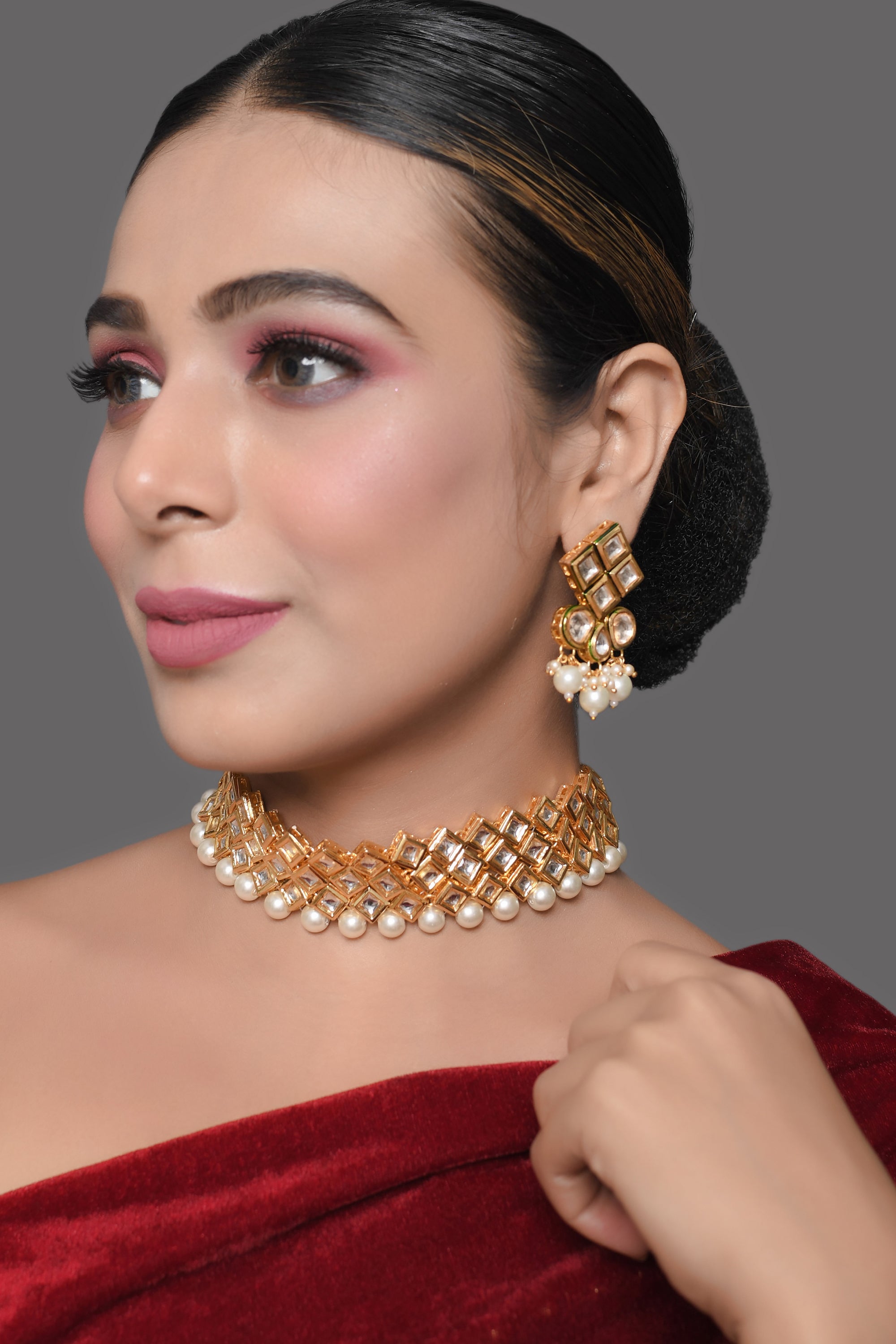 Women Pearl beaded kundan Choker necklacde with earrings by Femizen (2 Pc Set)