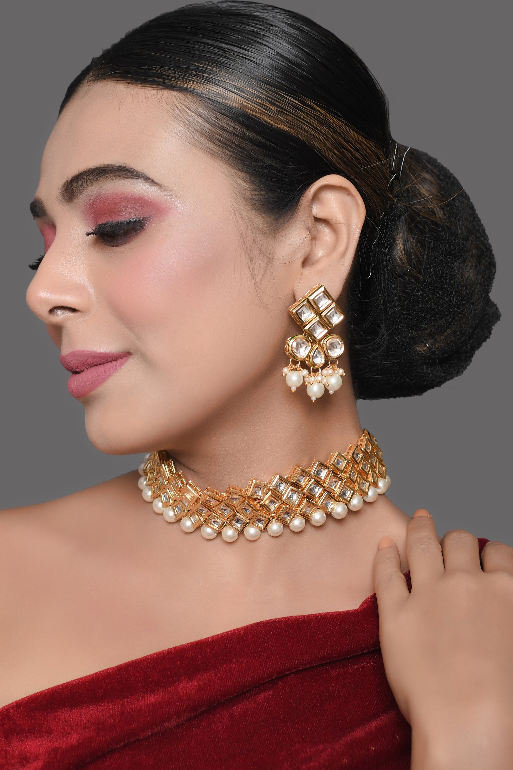 Women Pearl beaded kundan Choker necklacde with earrings by Femizen (2 Pc Set)
