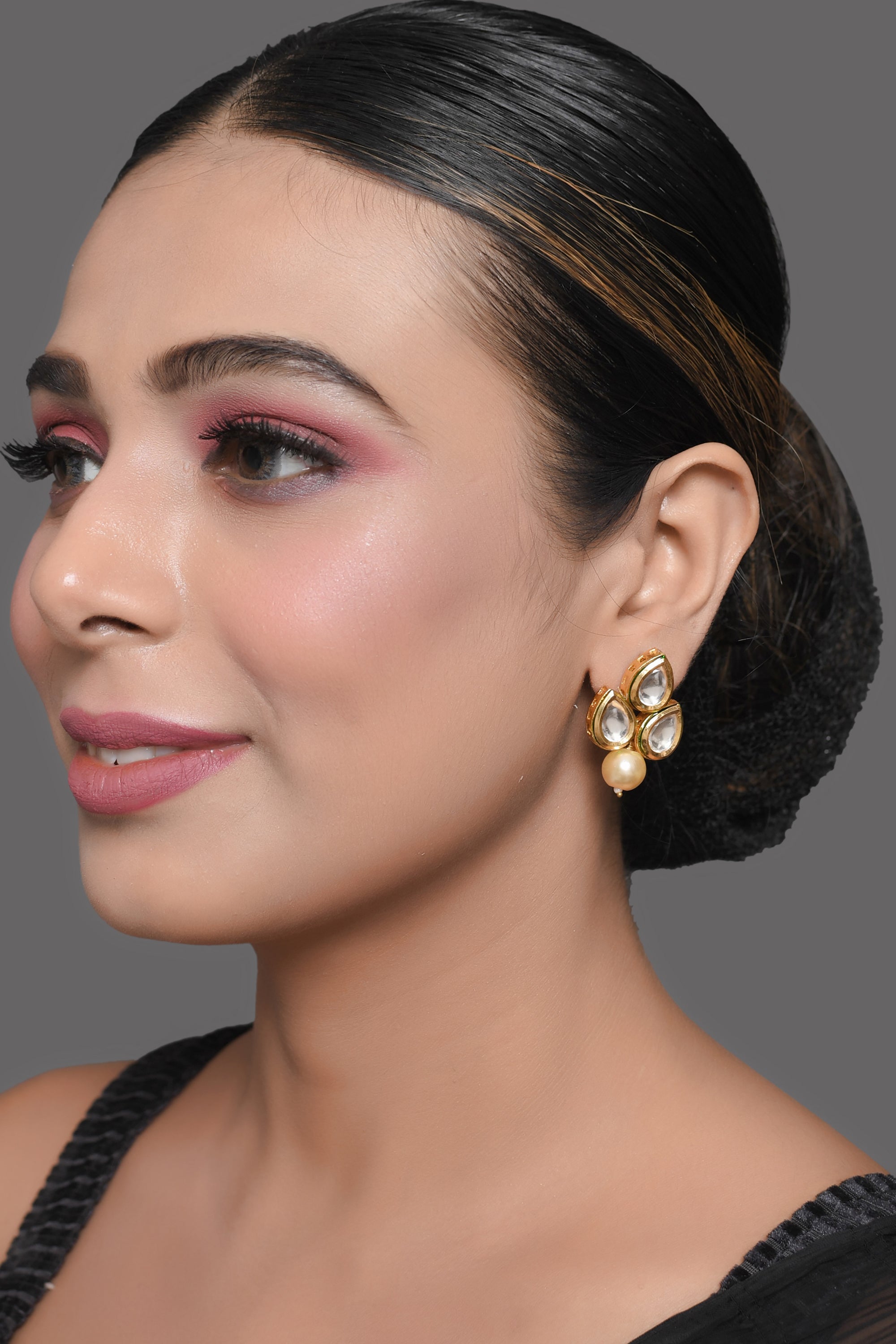 Women's Gold toned Kundan earrings with pearls - Femizen
