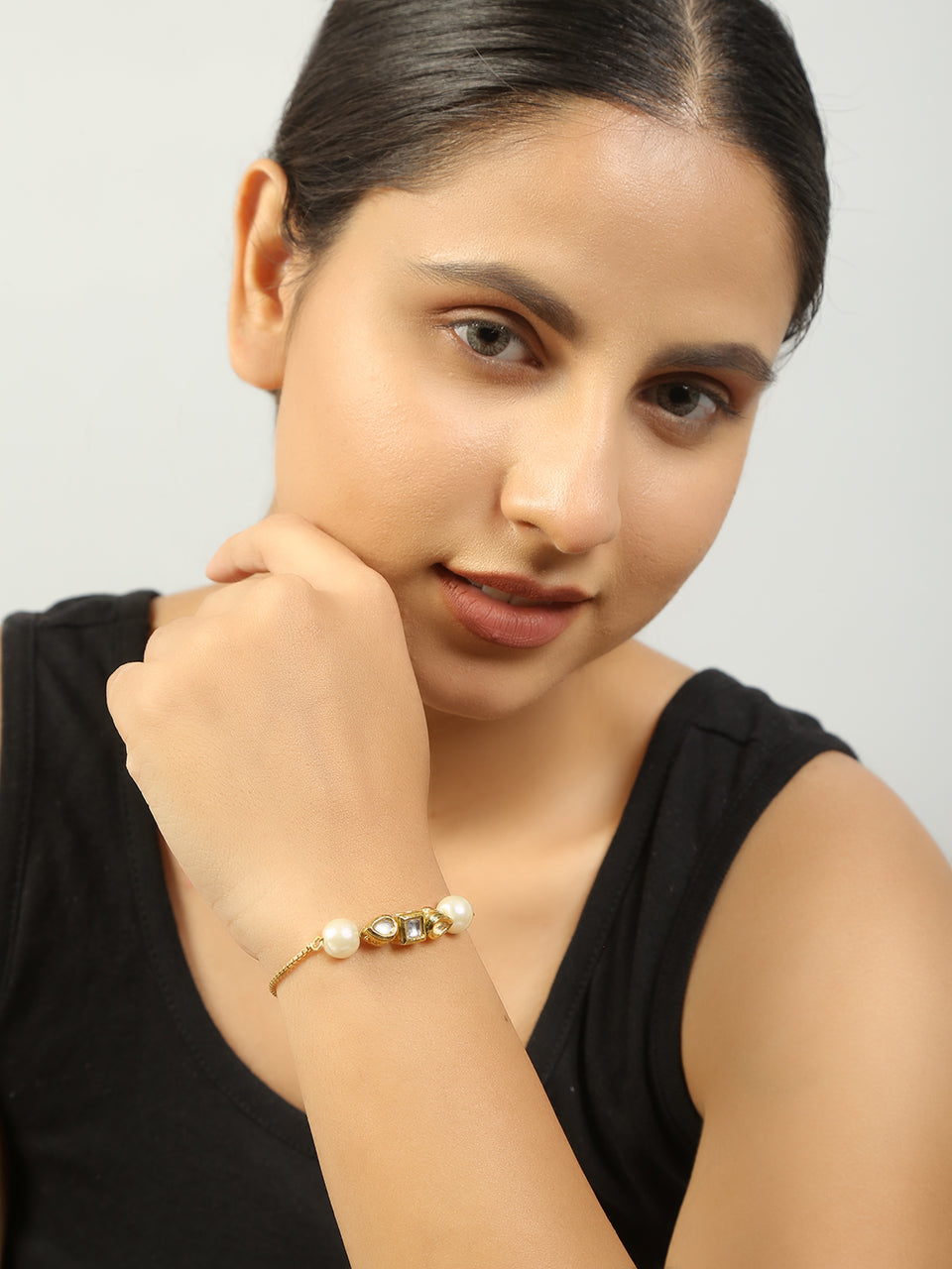 Women's Gold Toned Kundan Inspired Bracelet With Pearls - Femizen