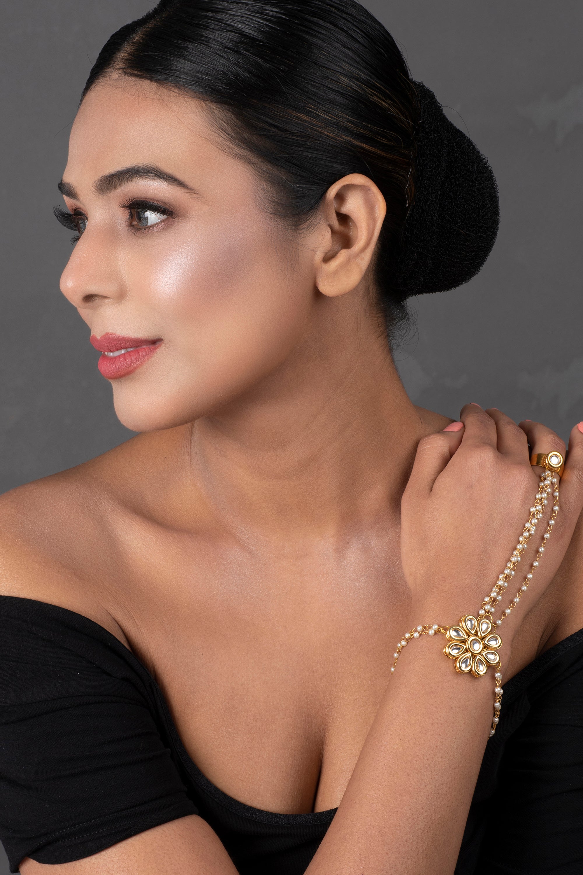 Women's Gold Tone Floral Kundan Haathphool With Pearls - Femizen