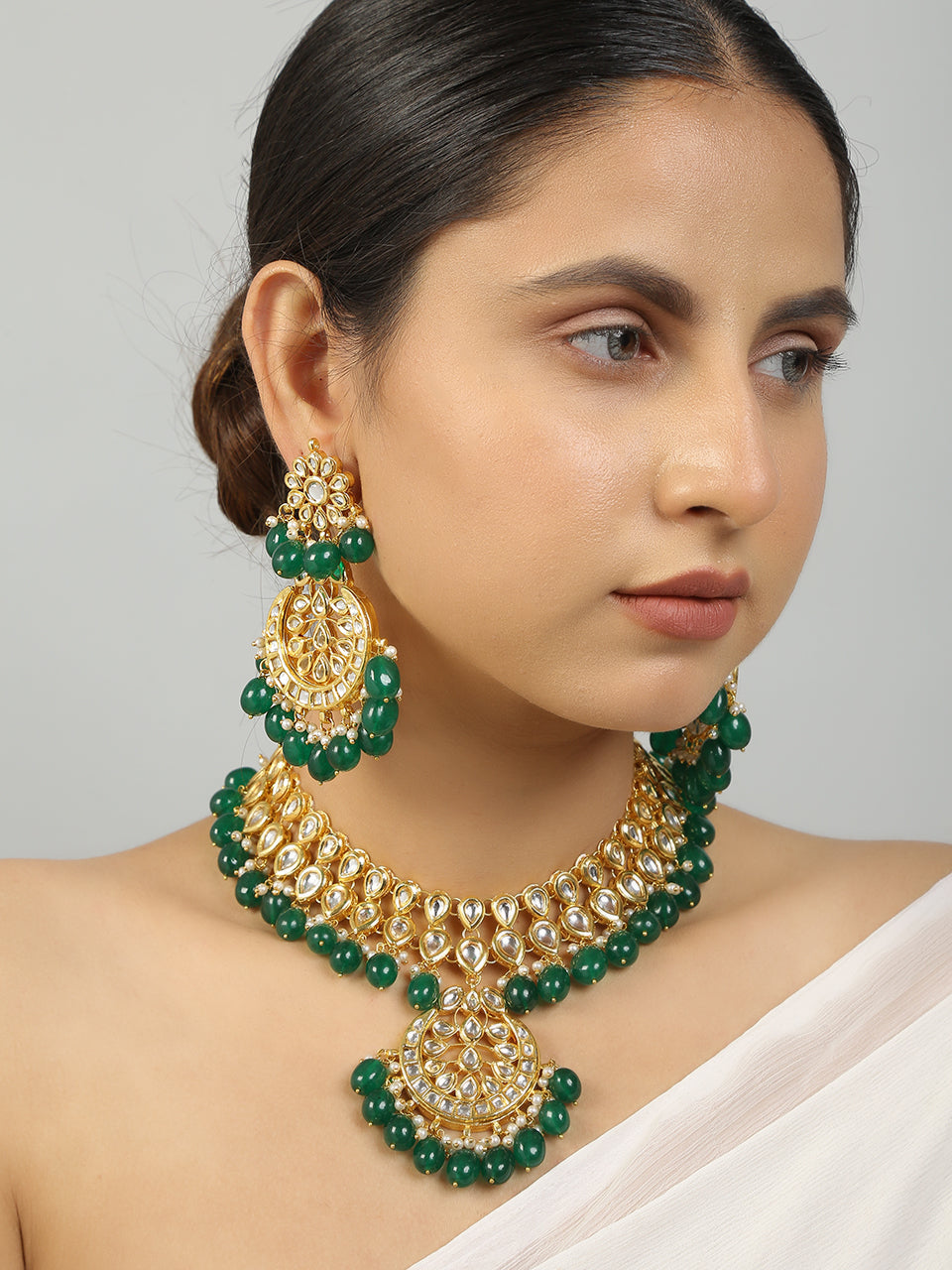 Women's Emerald Beaded Kundan Necklace Set With Earrings - Femizen