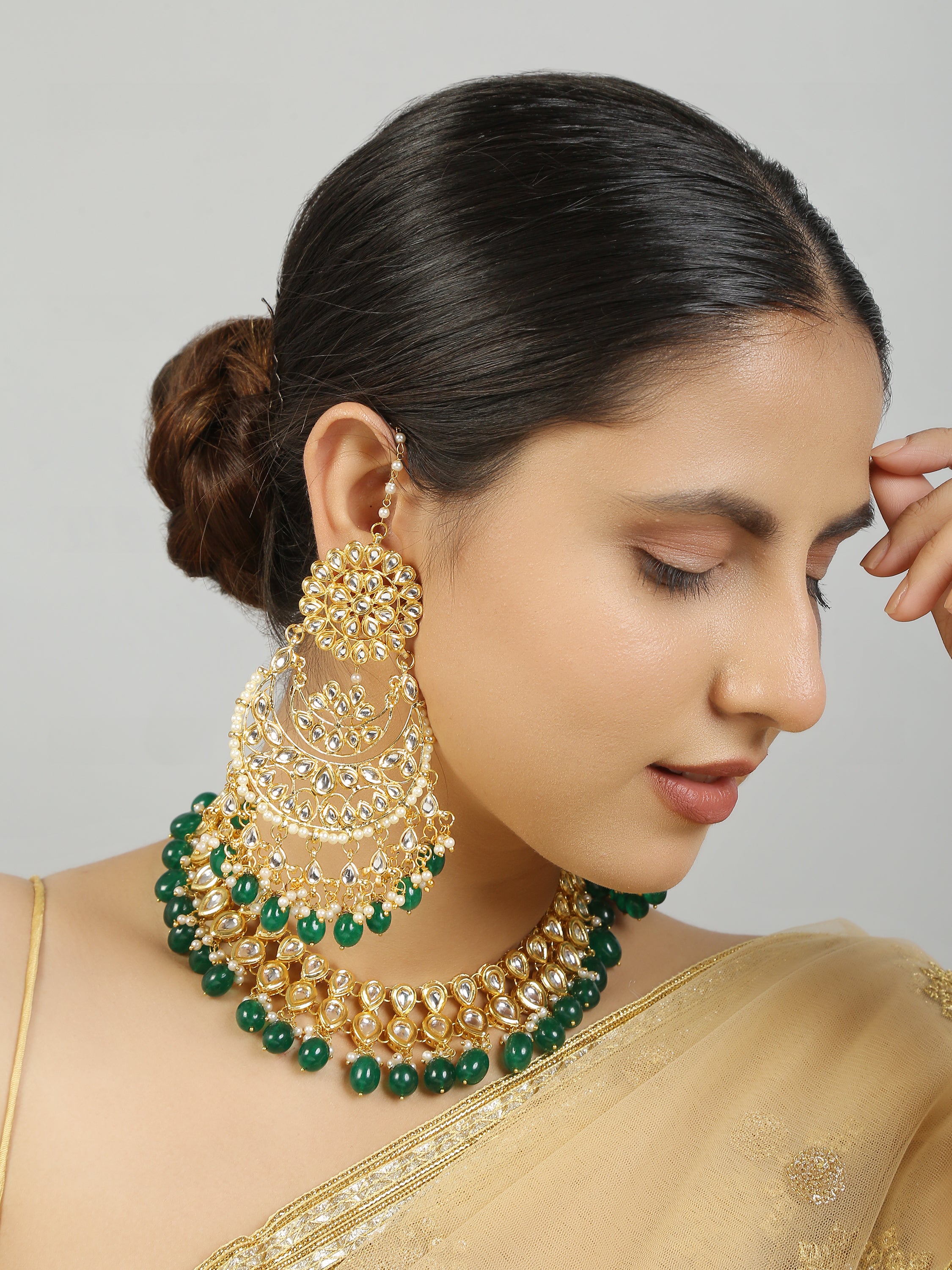 Women's Gold Toned Kundan Necklace With Pair Of Earrings  - Femizen