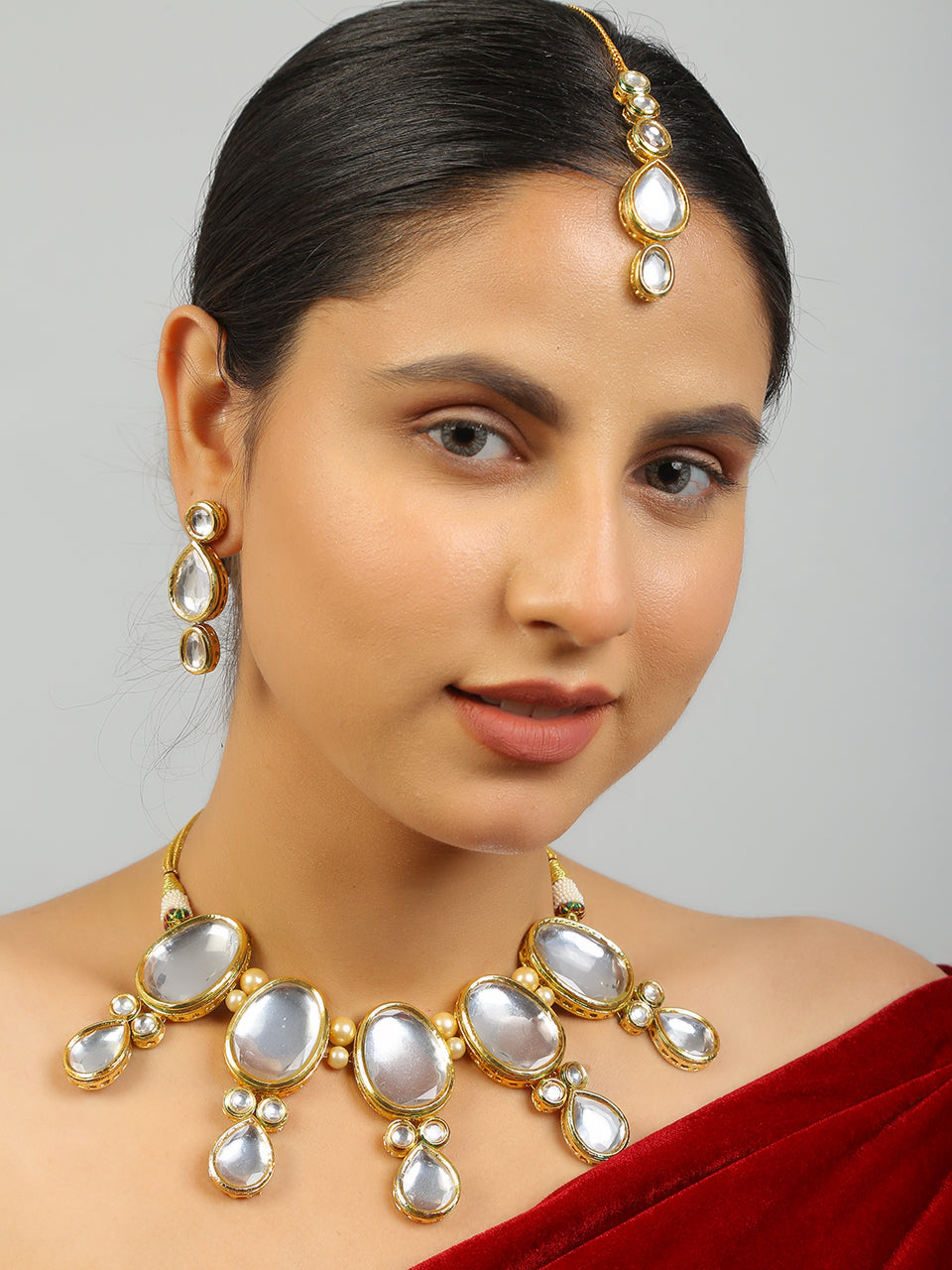 Women's Handcrafted Maharani Kundan Necklace With Earrings & Mang Tika - Femizen