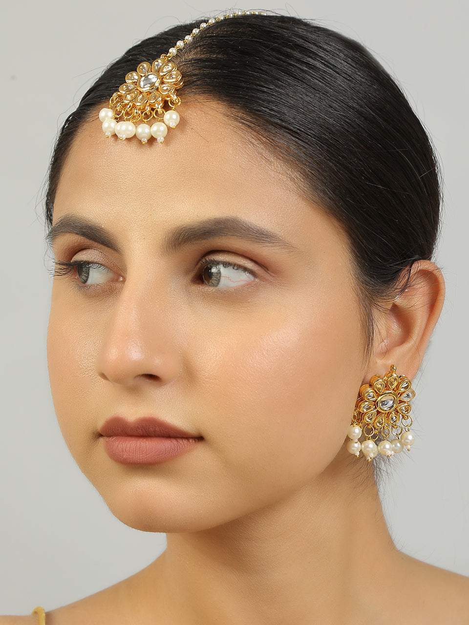 Women's Kundan Floral Earrings With Maang Tikka Set - Femizen