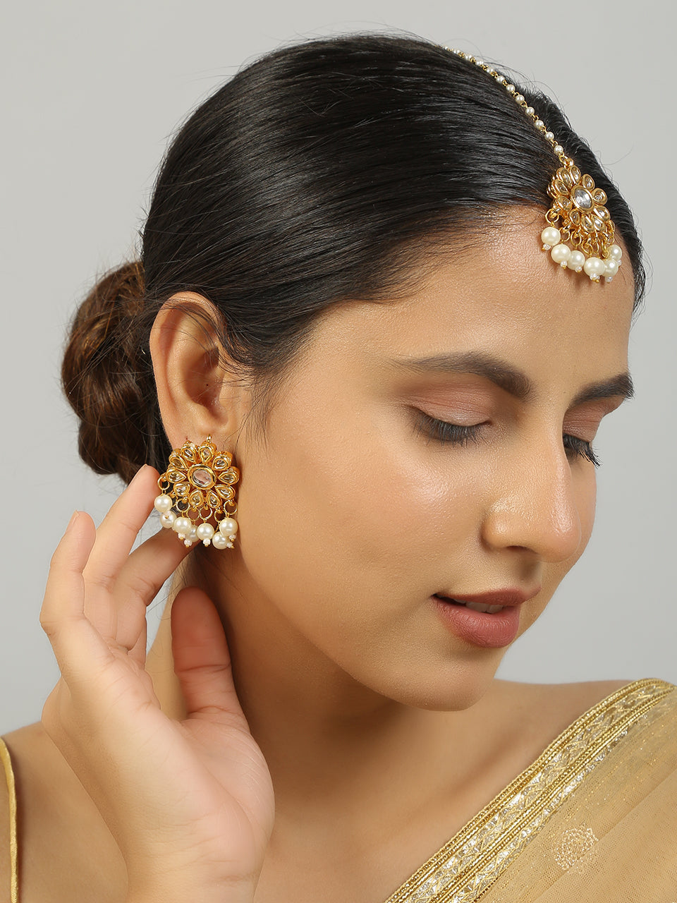 Women's Kundan Floral Earrings With Maang Tikka Set - Femizen
