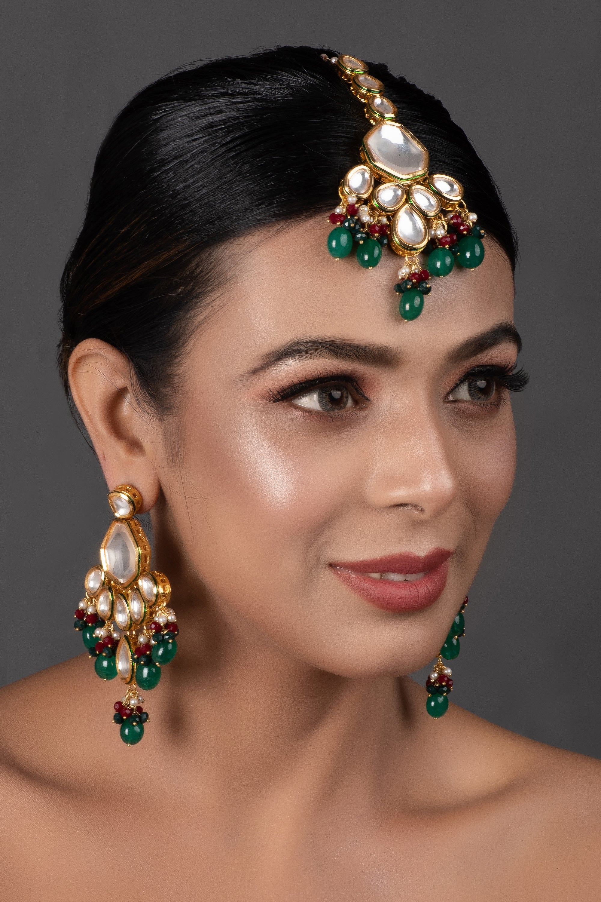 Women's Emerald Beaded Kundan Inspired Mang Tikka With Earrings - Femizen