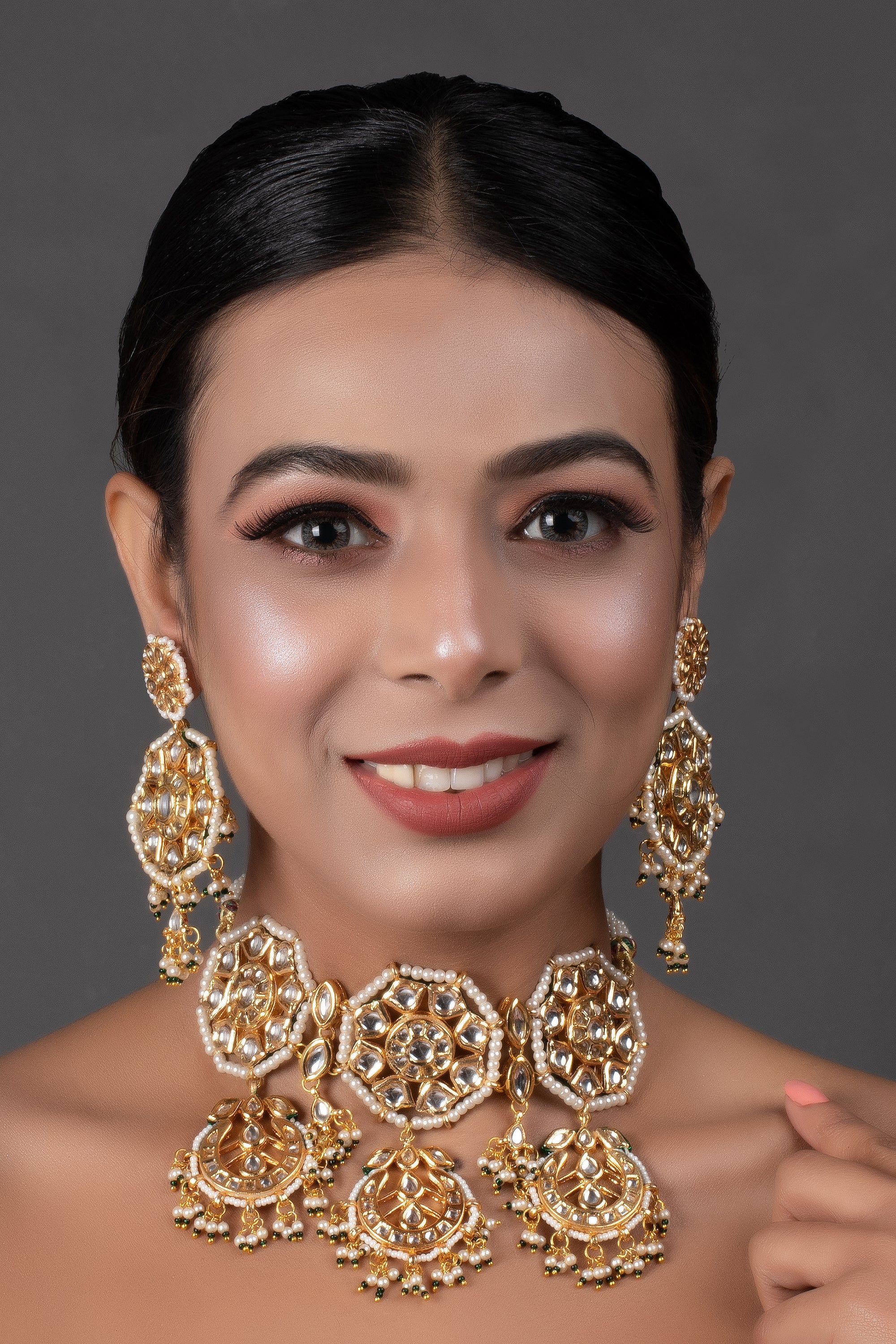 Women's  Kundan inspired pearl necklace with earrings - Femizen